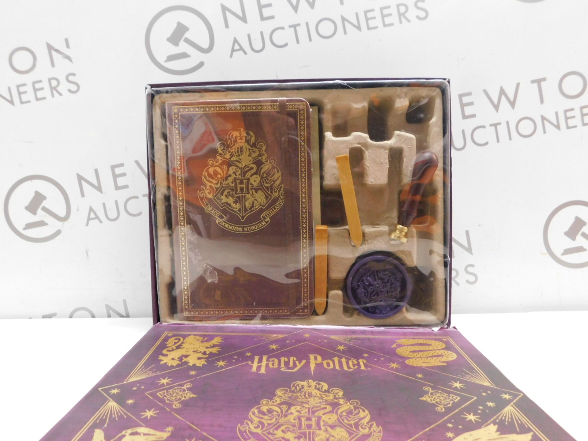 1 BOXED HARRY POTTER HOGWARTS DELUXE STATIONERY SET RRP Â£25