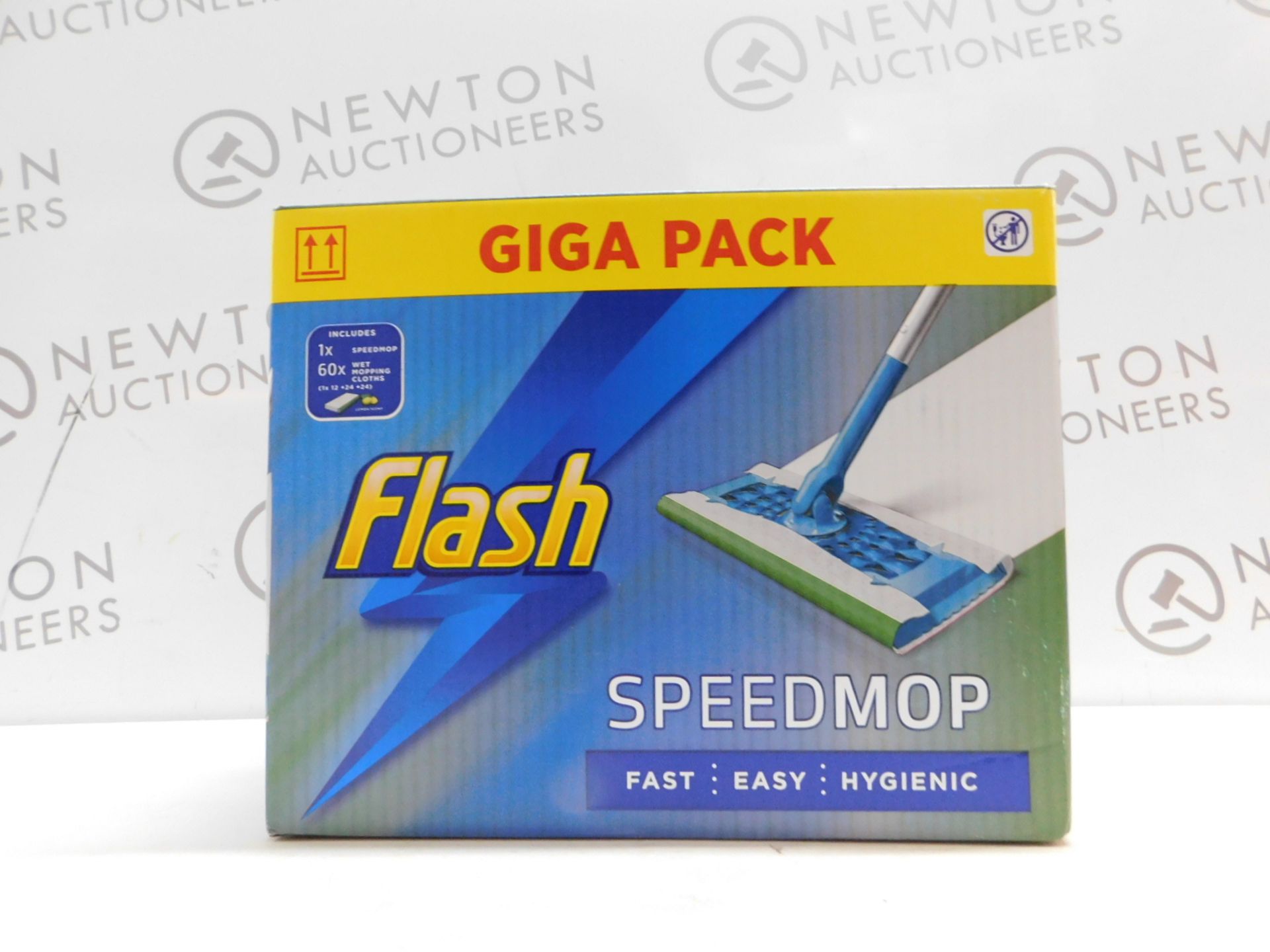 1 BOXED FLASH SPEEDMOP GIGA PACK WITH WET MOPPING CLOTHS RRP Â£44.99