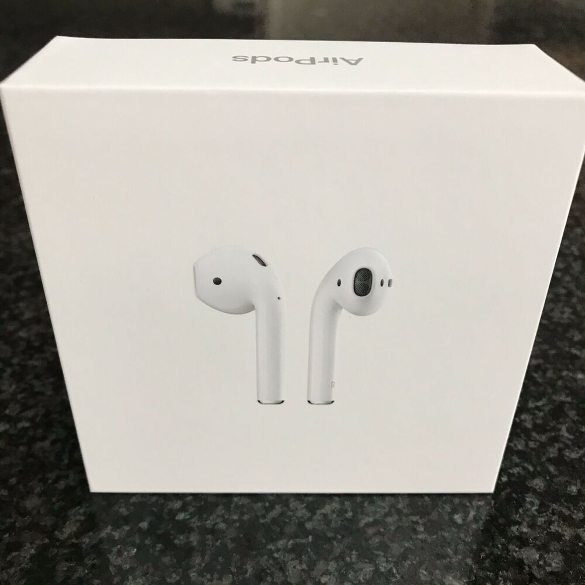 1 BOXED PAIR OF APPLE AIRPODS 2ND GENERATION BLUETOOTH EARPHONES WITH WIRLESS CHARGING CASE RRP Â£