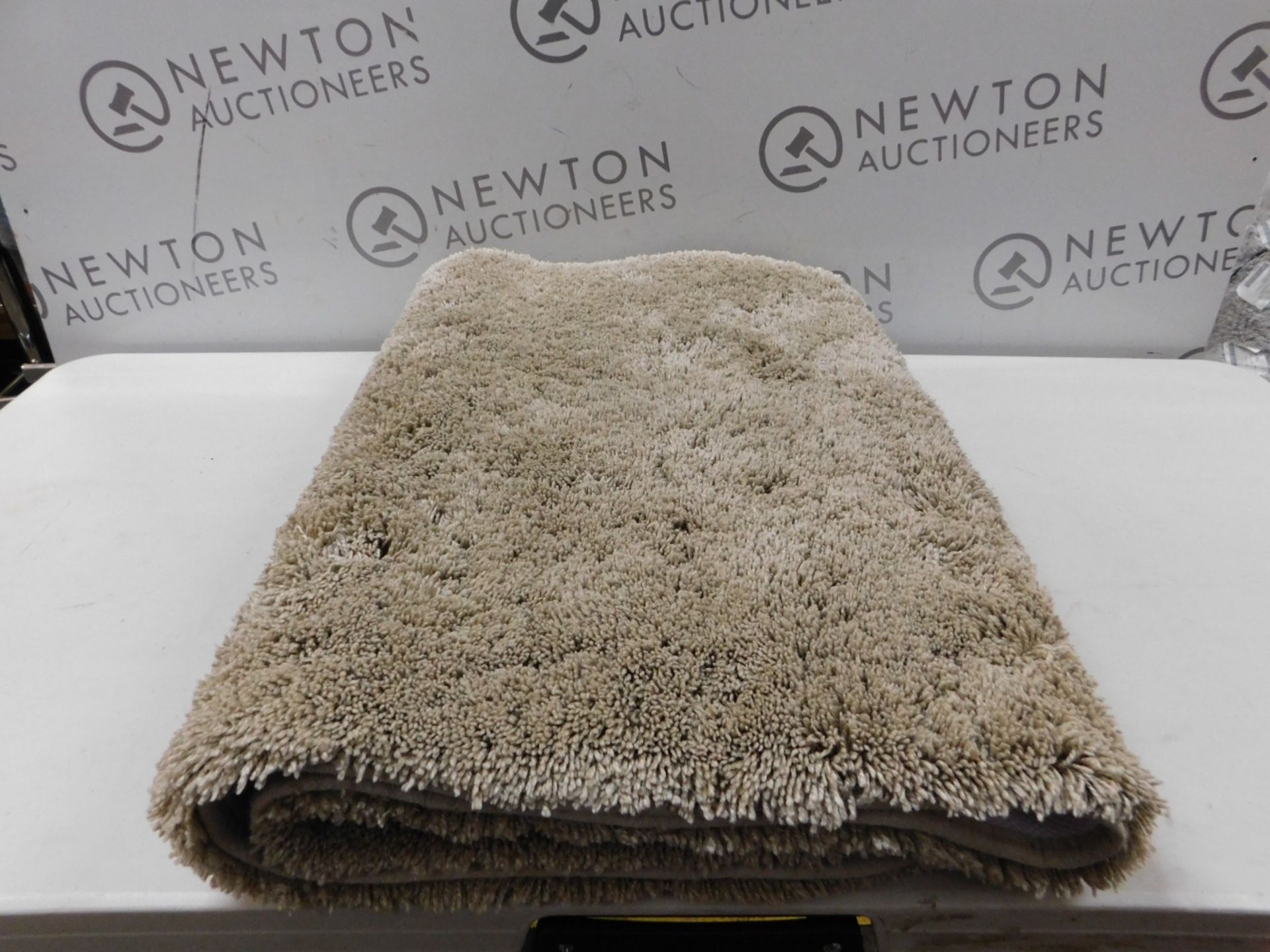 1 CHARISMA TRUSOFT LUXURIOUS BEIGE BATH MAT RRP Â£29.99