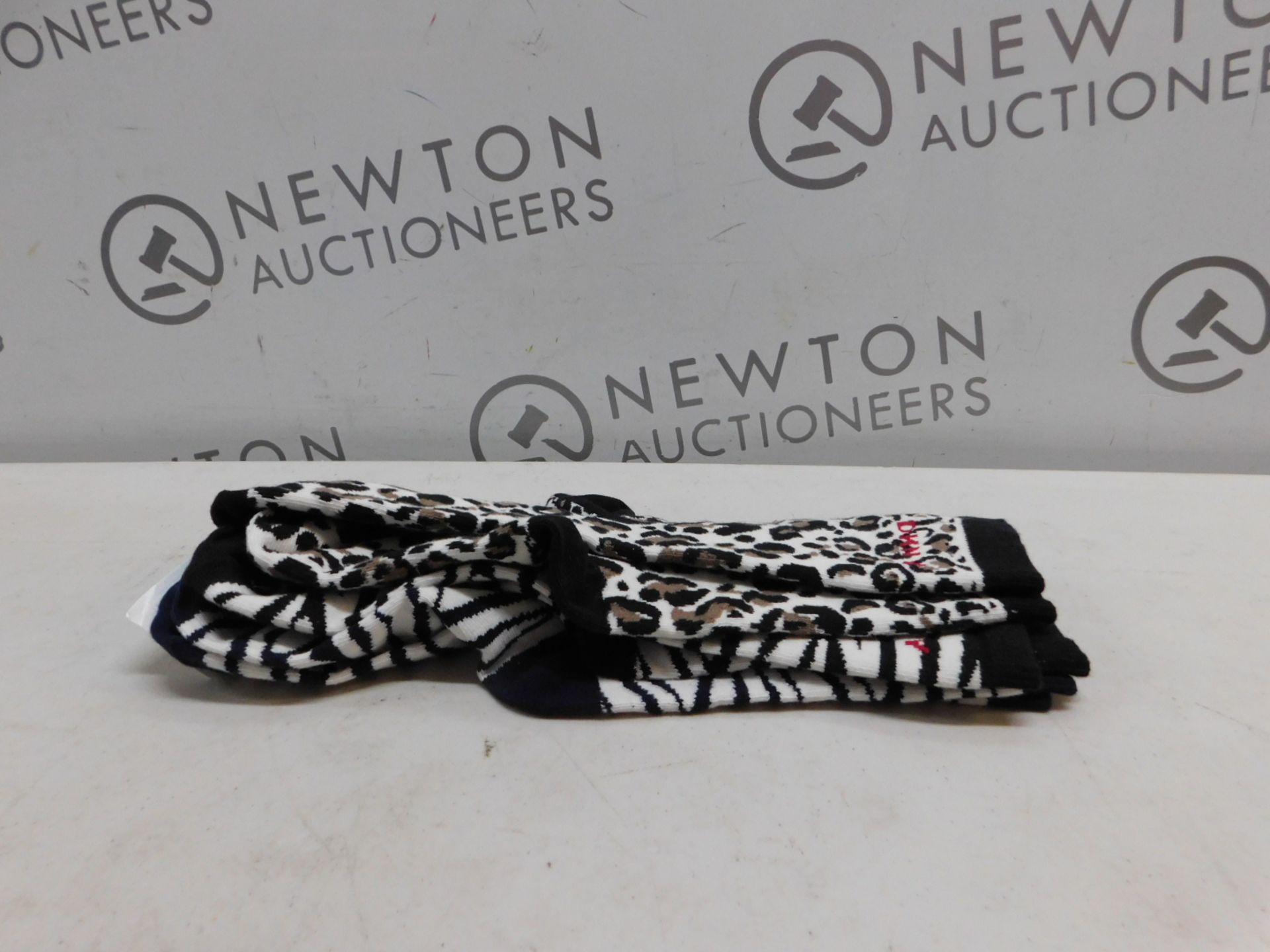 3 PAIRS OF DKNY PATTERNED SOCKS RRP Â£12