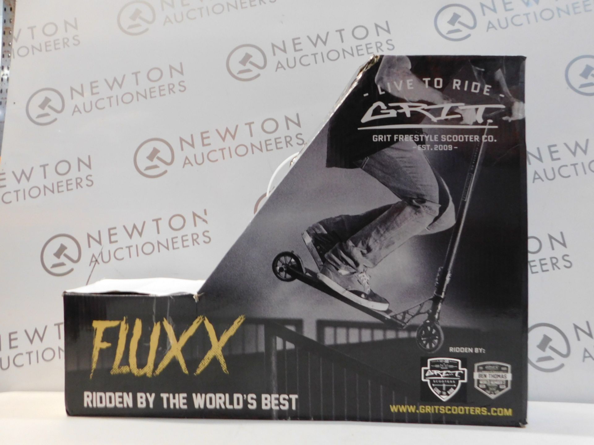 1 BOXED GRIT FLUXX PRO STUNT SCOOTER RRP Â£129.99