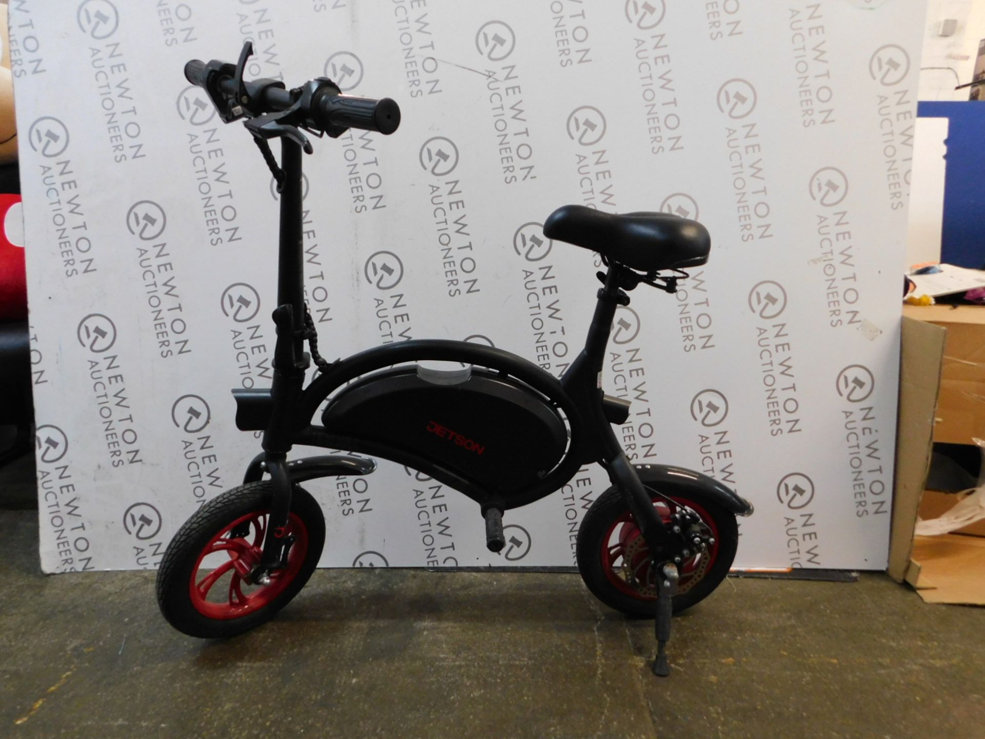 1 JETSON BOLT FOLDING ELECTRIC RIDE-ON SCOOTER RRP Â£399 (NO CHARGER)