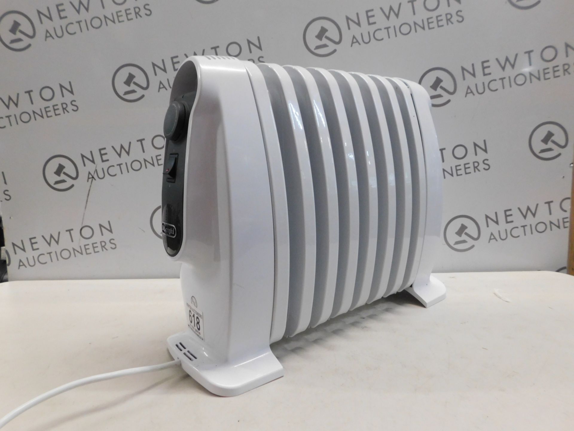 1 DE'LONGHI NANO 800W HEATER RRP Â£64.99