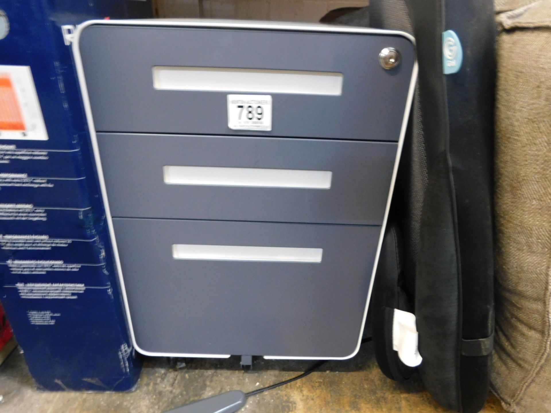 1 METAL 3 DRAWER MOBILE FILE CABINET RRP Â£199