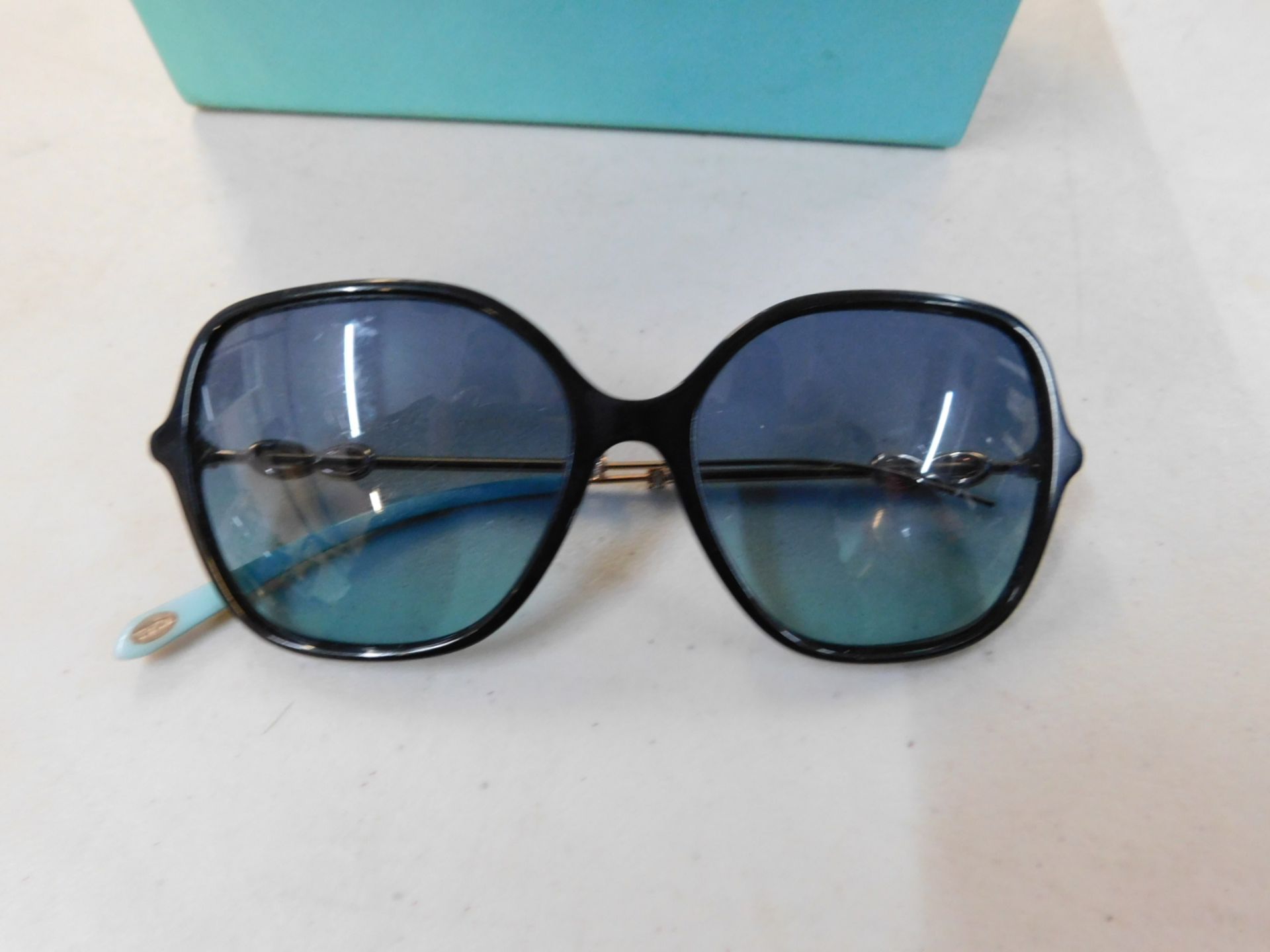1 BOXED PAIR OF TIFFANY AND CO SUNGLASSES WITH CASE MODEL TF4145 RRP Â£199 (ONE TEMPLE MISSING