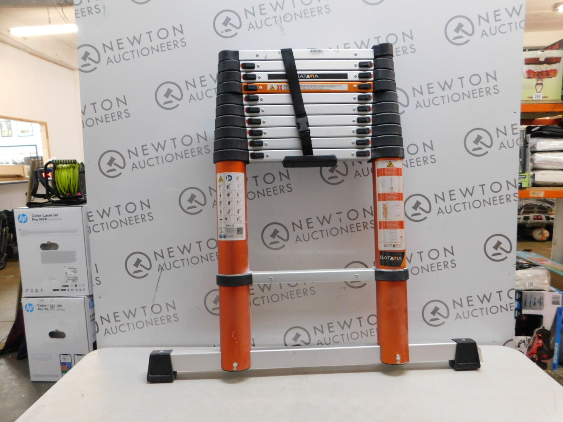 1 BATAVIA TELESCOPIC LADDER RRP Â£149.99