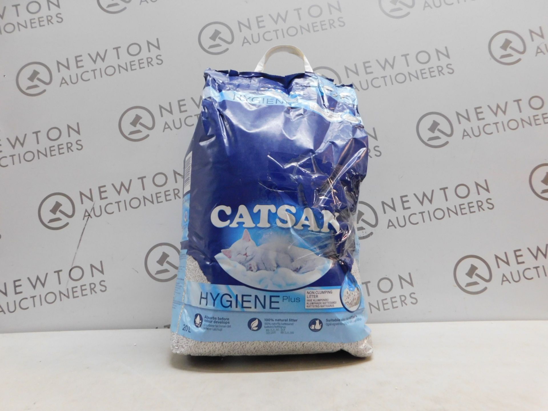 1 BAG OF CATSAN CAT LITTER RRP Â£34.99