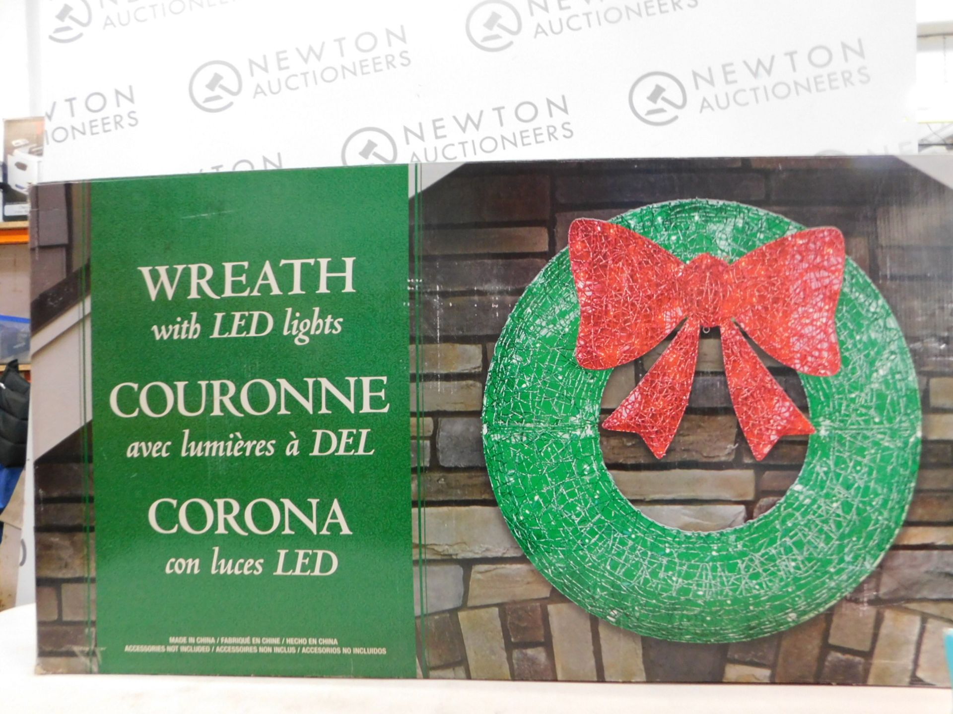 1 BOXED 3FT (91CM) GLITTERING CHRISTMAS WREATH WITH 150 LED LIGHTS RRP Â£59