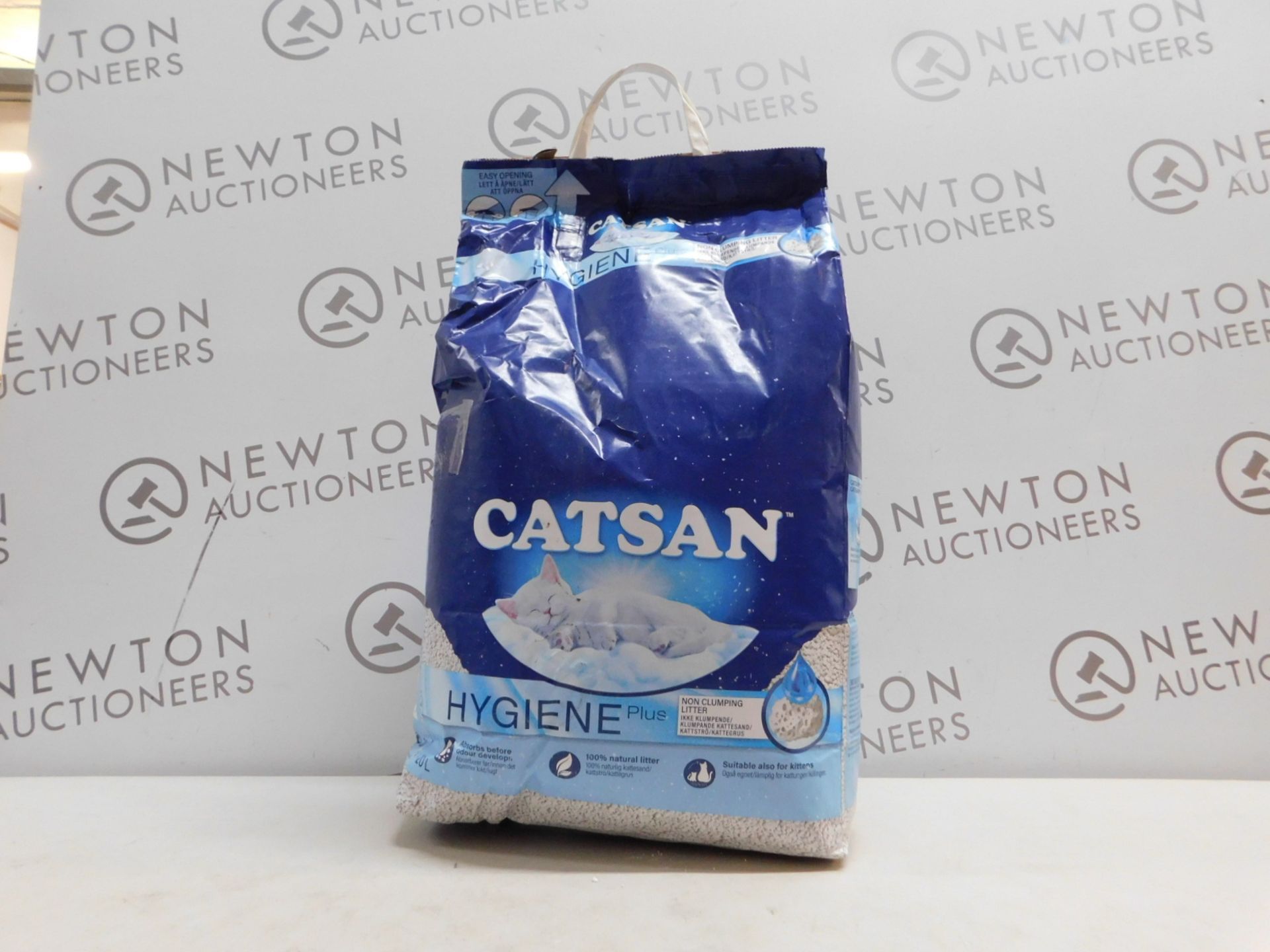 1 BAG OF CATSAN CAT LITTER RRP Â£34.99