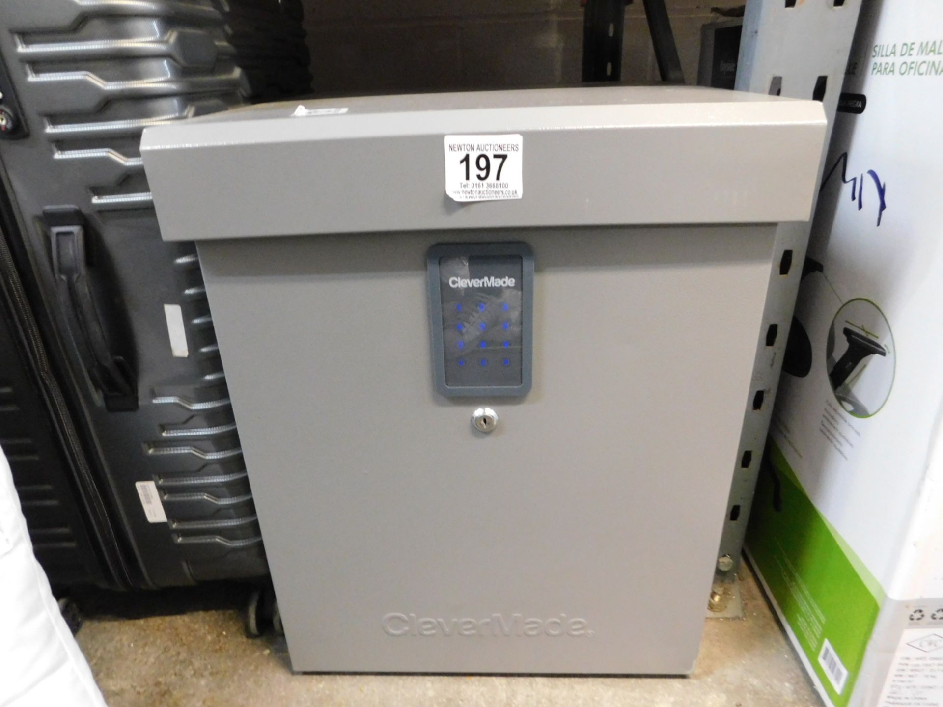 1 CLEVERMADE PARCEL LOCKBOX S100 SERIES: SECURE PACKAGE DELIVERY BOX WITH REINFORCED STEEL