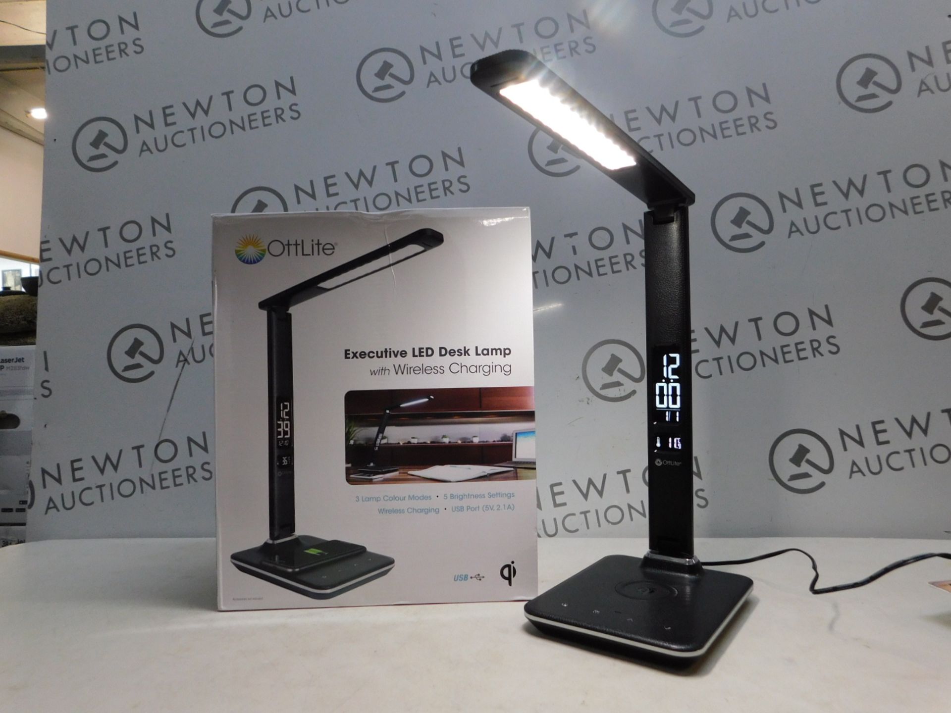 1 BOXED OTTLITE EXECUTIVE LED DESK LAMP WITH WIRELESS CHARGING RRP Â£49.99