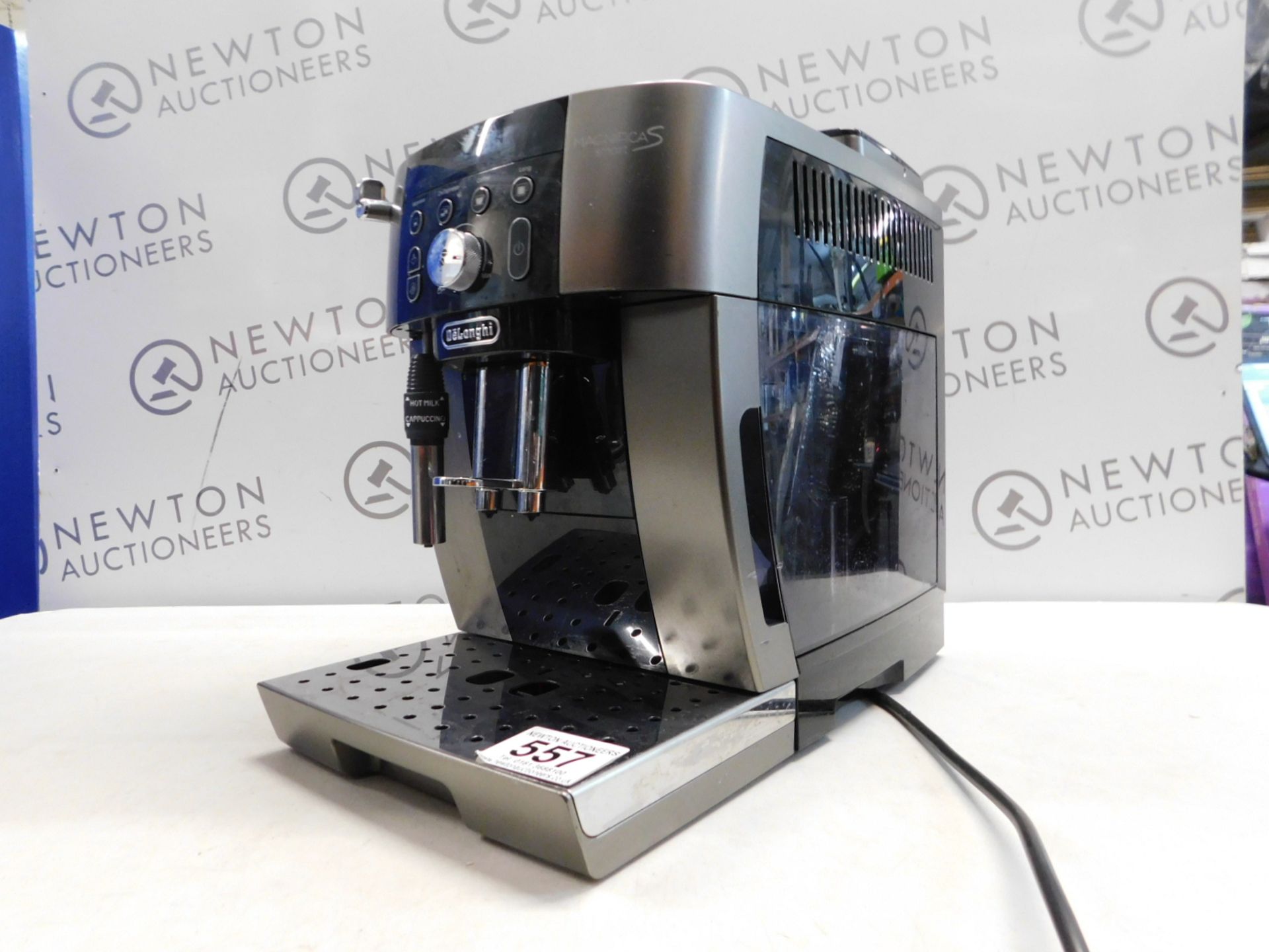 1 BOXED DELONGHI MAGNIFICA ECAM250.33.TB SMART BEAN TO CUP COFFEE MACHINE RRP Â£449 (POWERS ON)