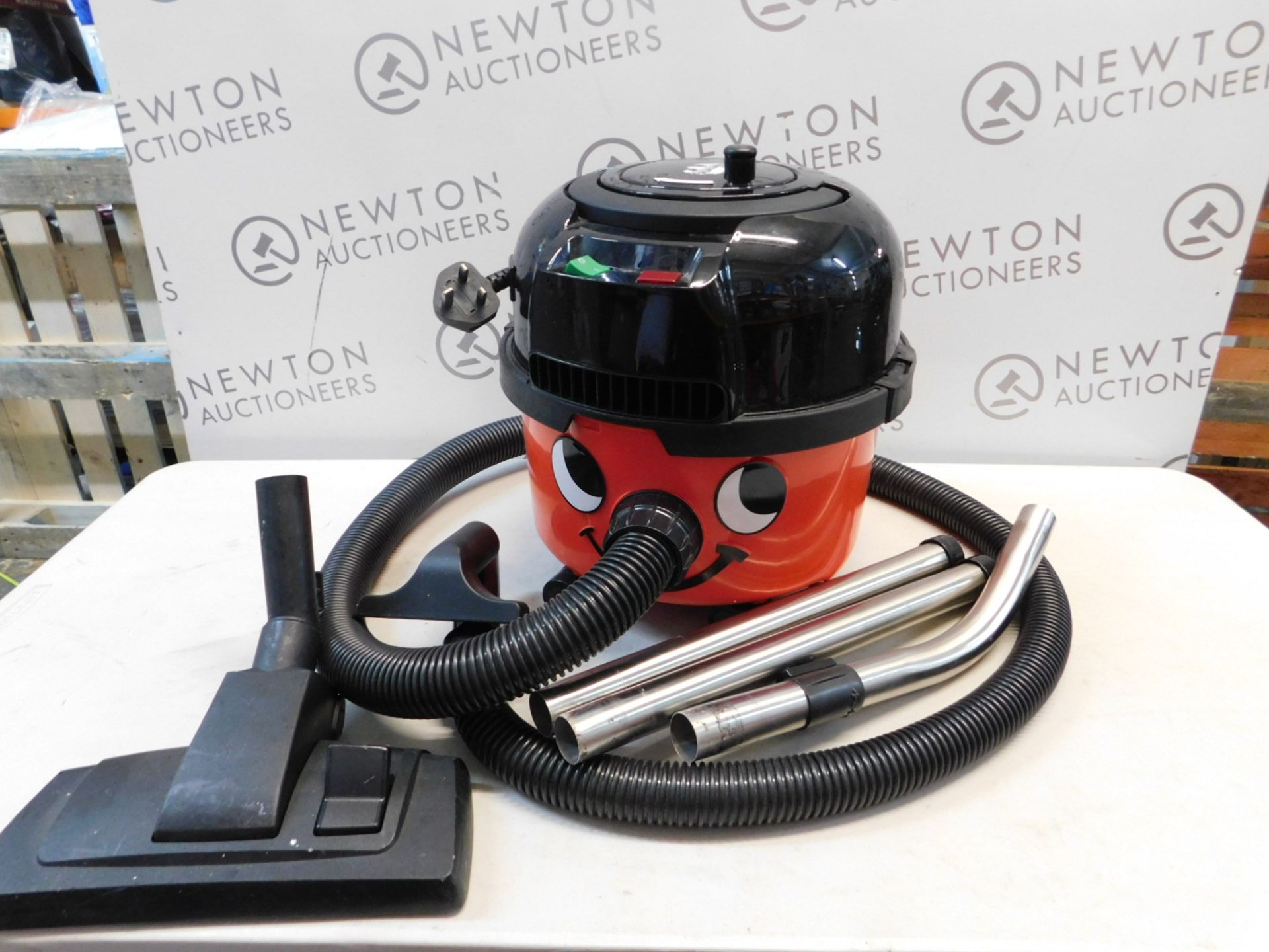 1 NUMATIC HENRY HVR200M VACUUM CLEANER RRP Â£179.99