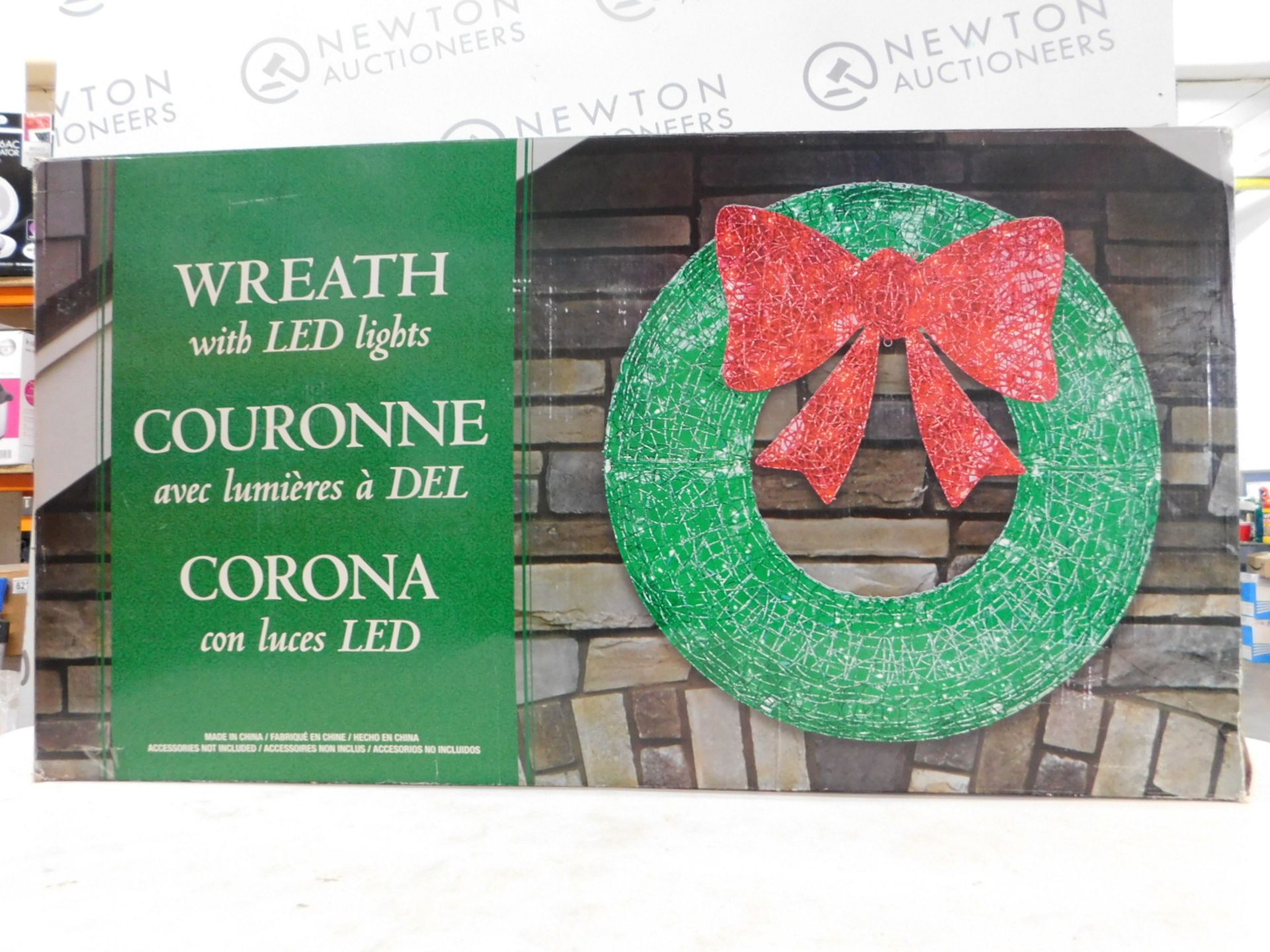 1 BOXED 3FT (91CM) GLITTERING CHRISTMAS WREATH WITH 150 LED LIGHTS RRP Â£59