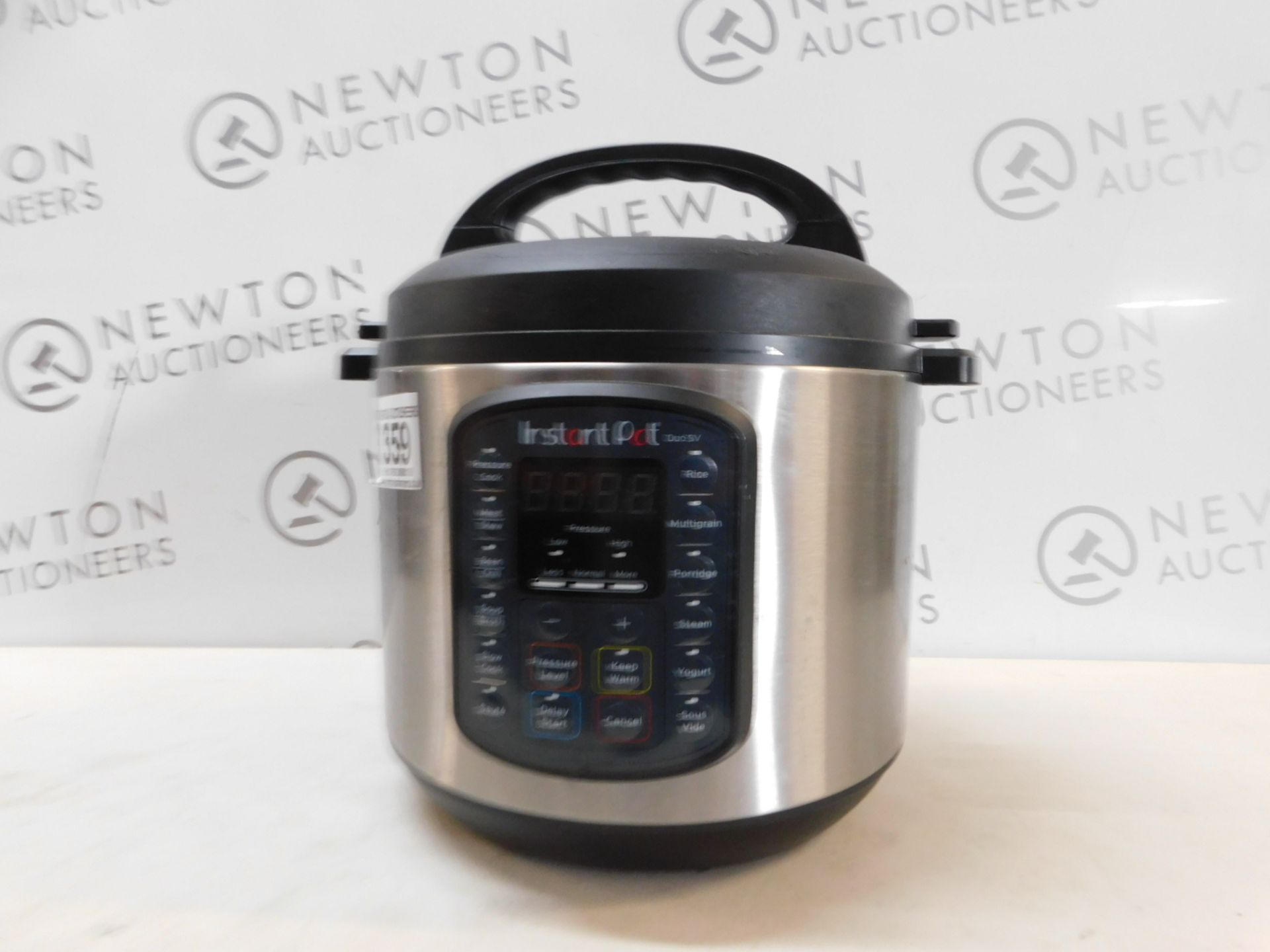 1 INSTANT POT DUO SV 9 IN 1 ELECTRIC PRESSURE COOKER 5.7L RRP Â£115 (POWERS ON)