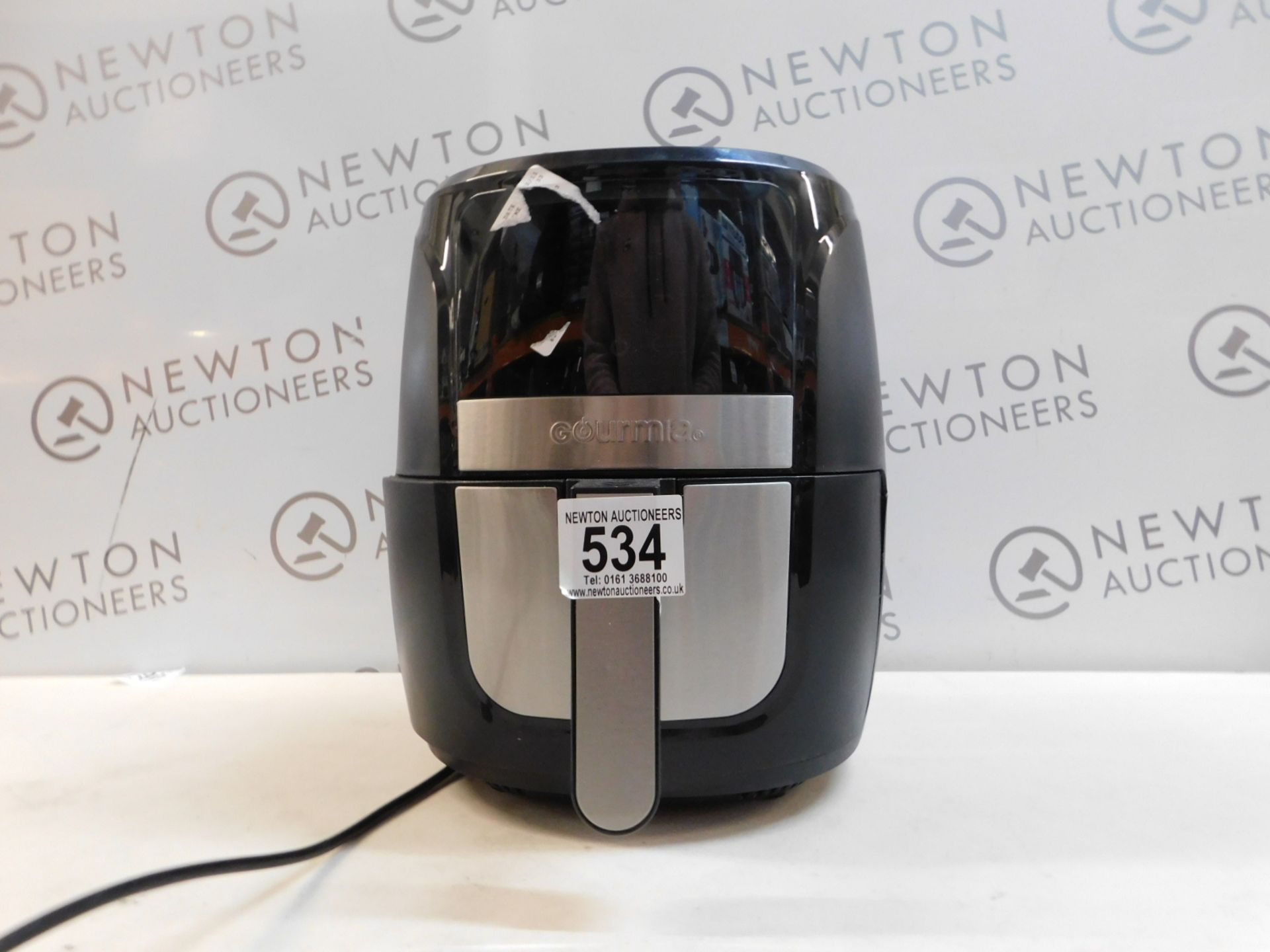 1 GOURMIA 5.7L DIGITAL AIR FRYER RRP Â£89.99 (POWERS ON, DENTED)