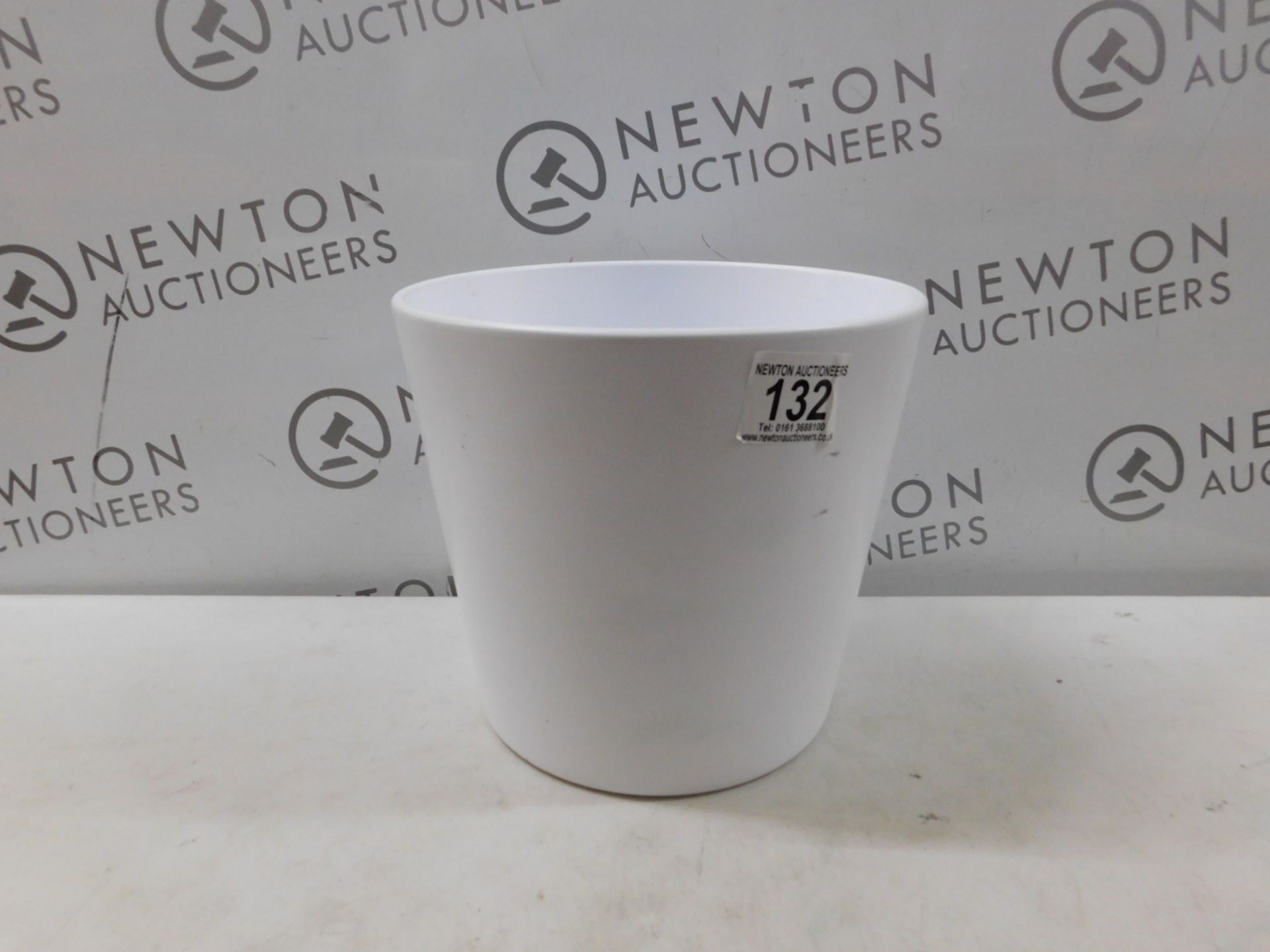 1 PORCELIN WHITE PLANTER RRP Â£29 (HAS A CHIP MARK)