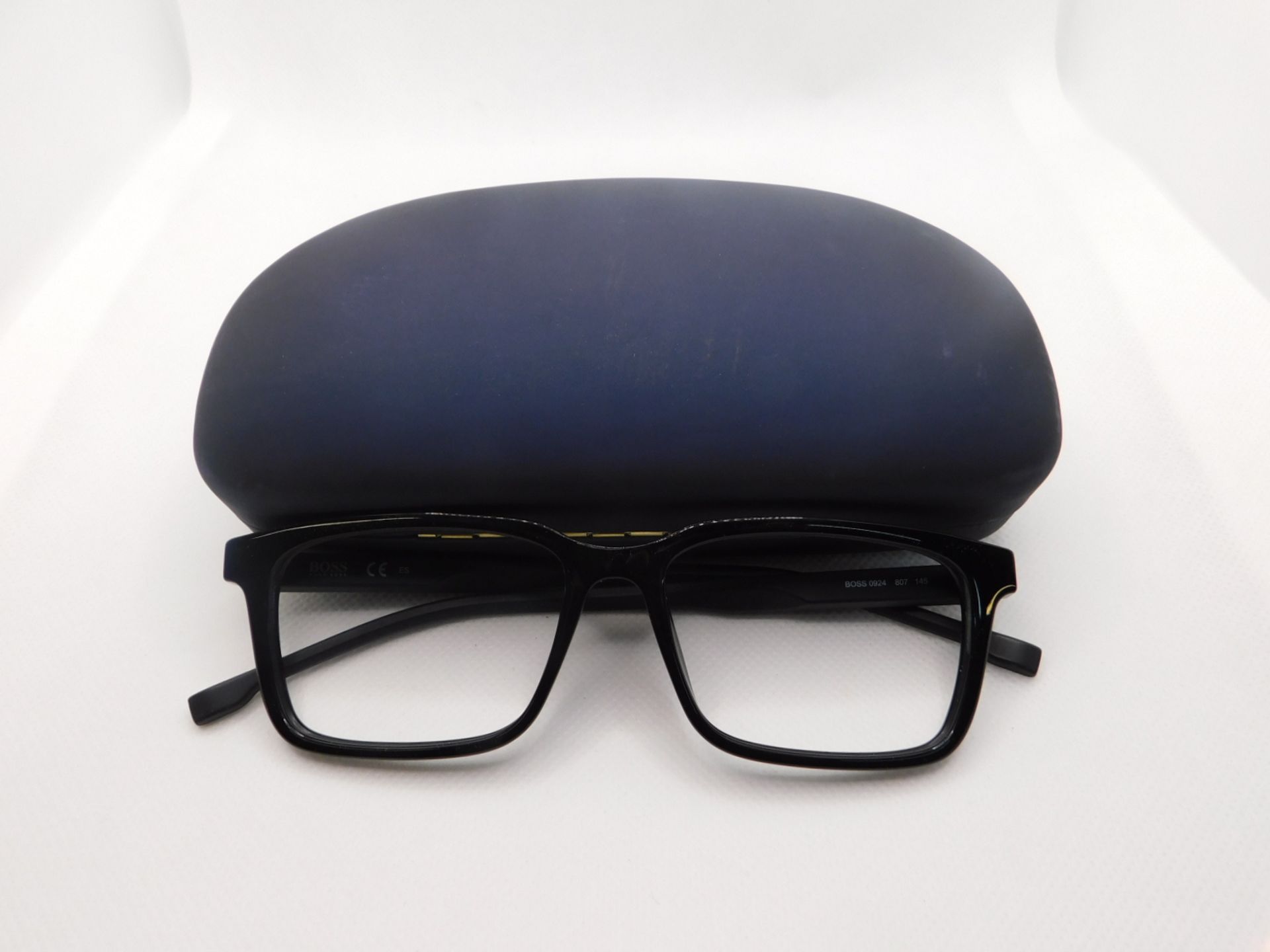 1 PAIR OF HUGO BOSS GLSSES FRAME AND CASE MODEL BOSS0924 RRP Â£129.99