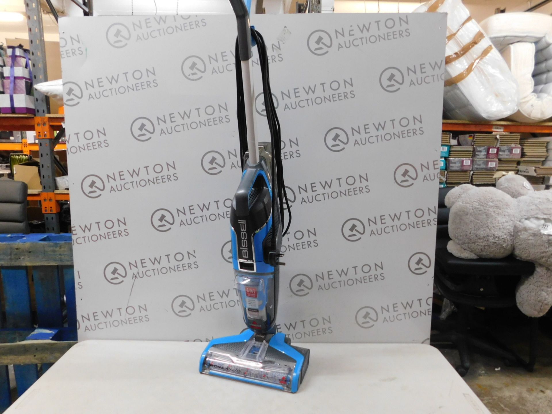 1 BISSELL CROSSWAVE ALL IN ONE MULTI-SURFACE CLEANING SYSTEM RRP Â£249.99 (BOTTOM PART NEEDS