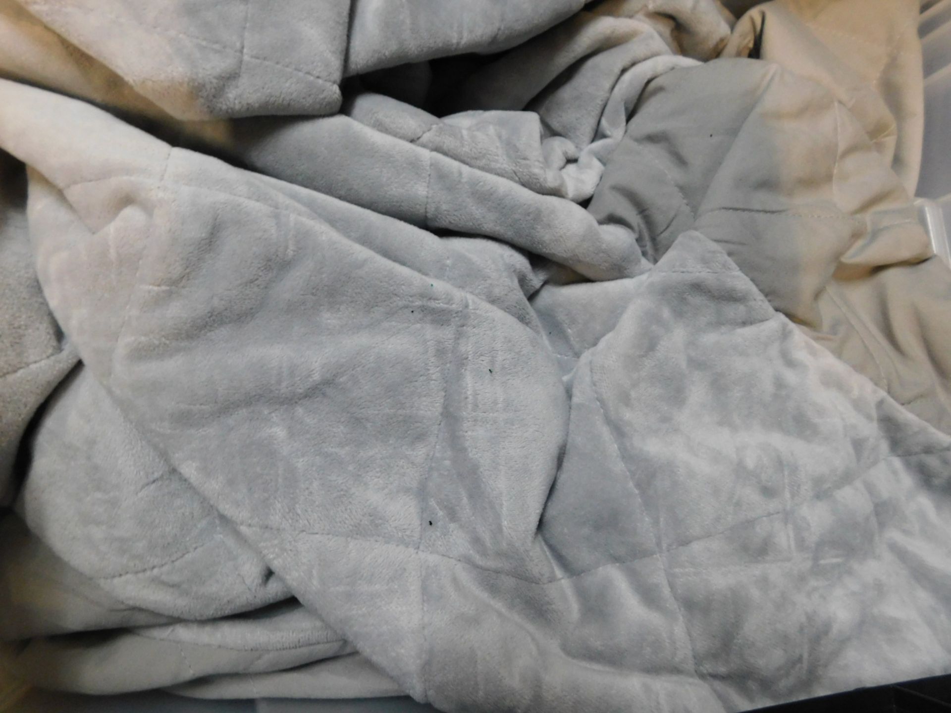 1 SLEEP PHILOSOPHY REVERSIBLE GREY WEIGHTED BLANKET (48" X 72") RRP Â£79.99