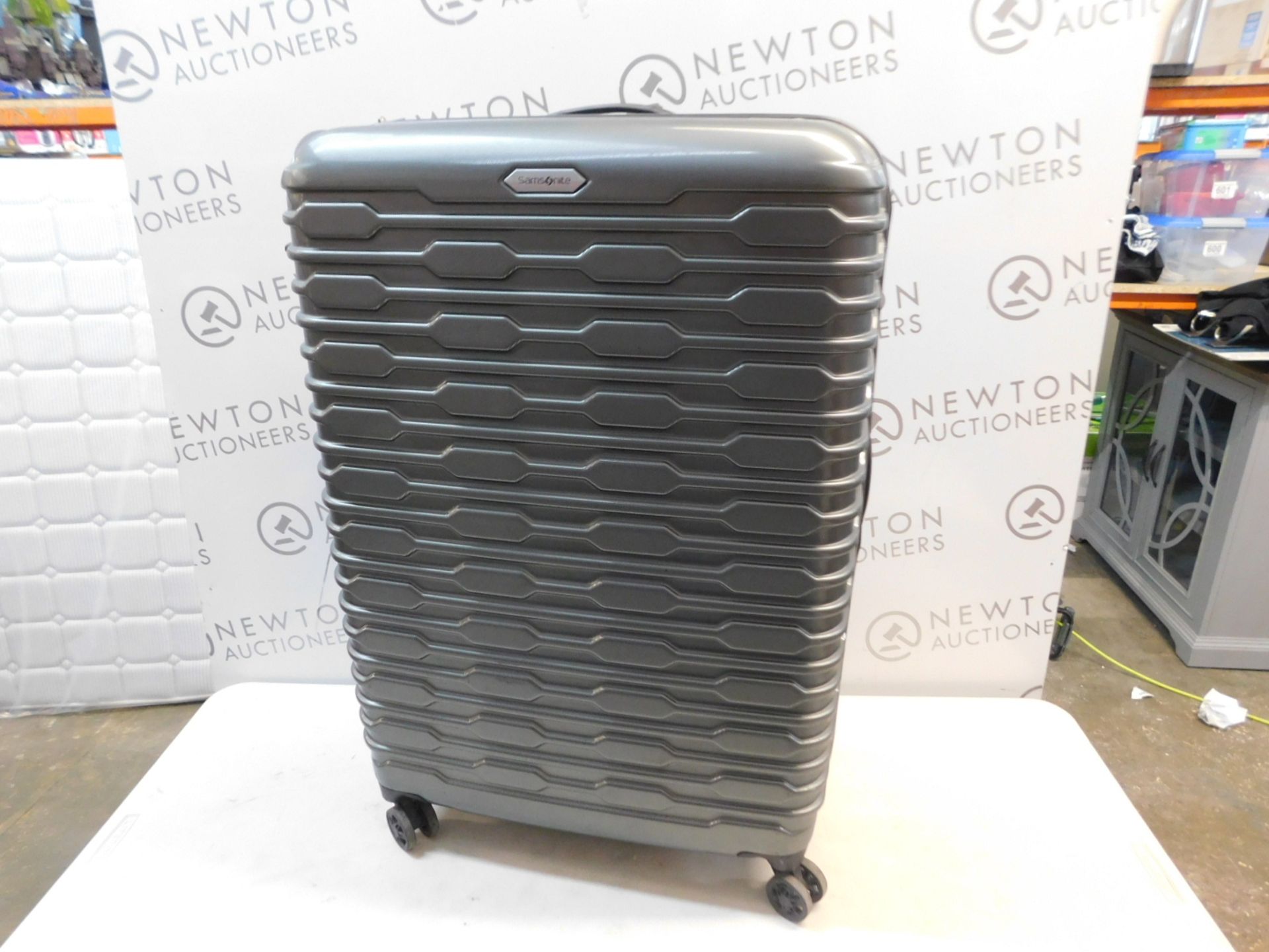 1 SAMSONITE COMBI-LOCK HARDSIDE SPINNER CASE RRP Â£119.99