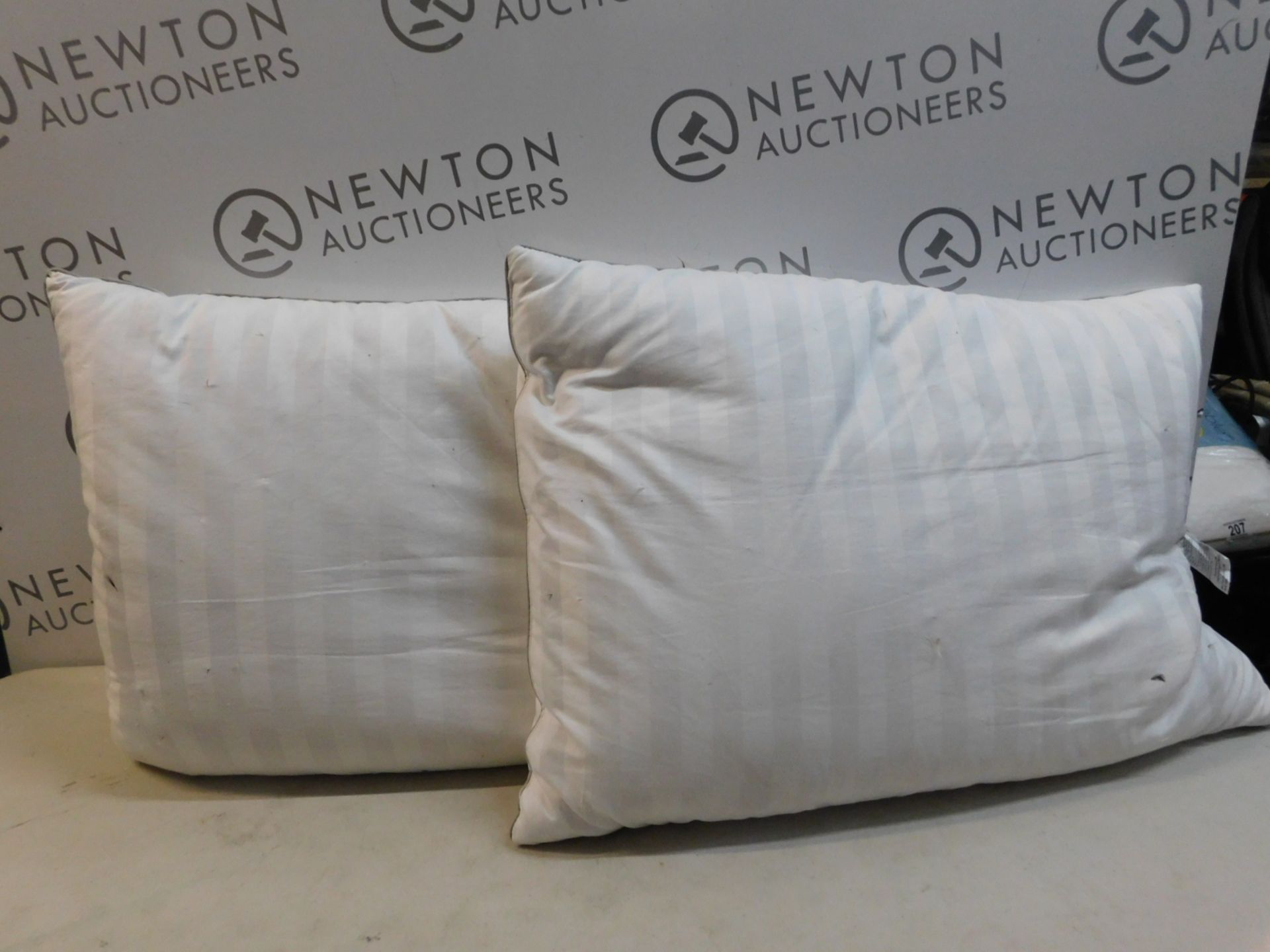 1 PAIR OF HOTEL GRAND DOUBLE TOP GOOSE FEATHER & GOOSE DOWN PILLOWS RRP Â£49.99