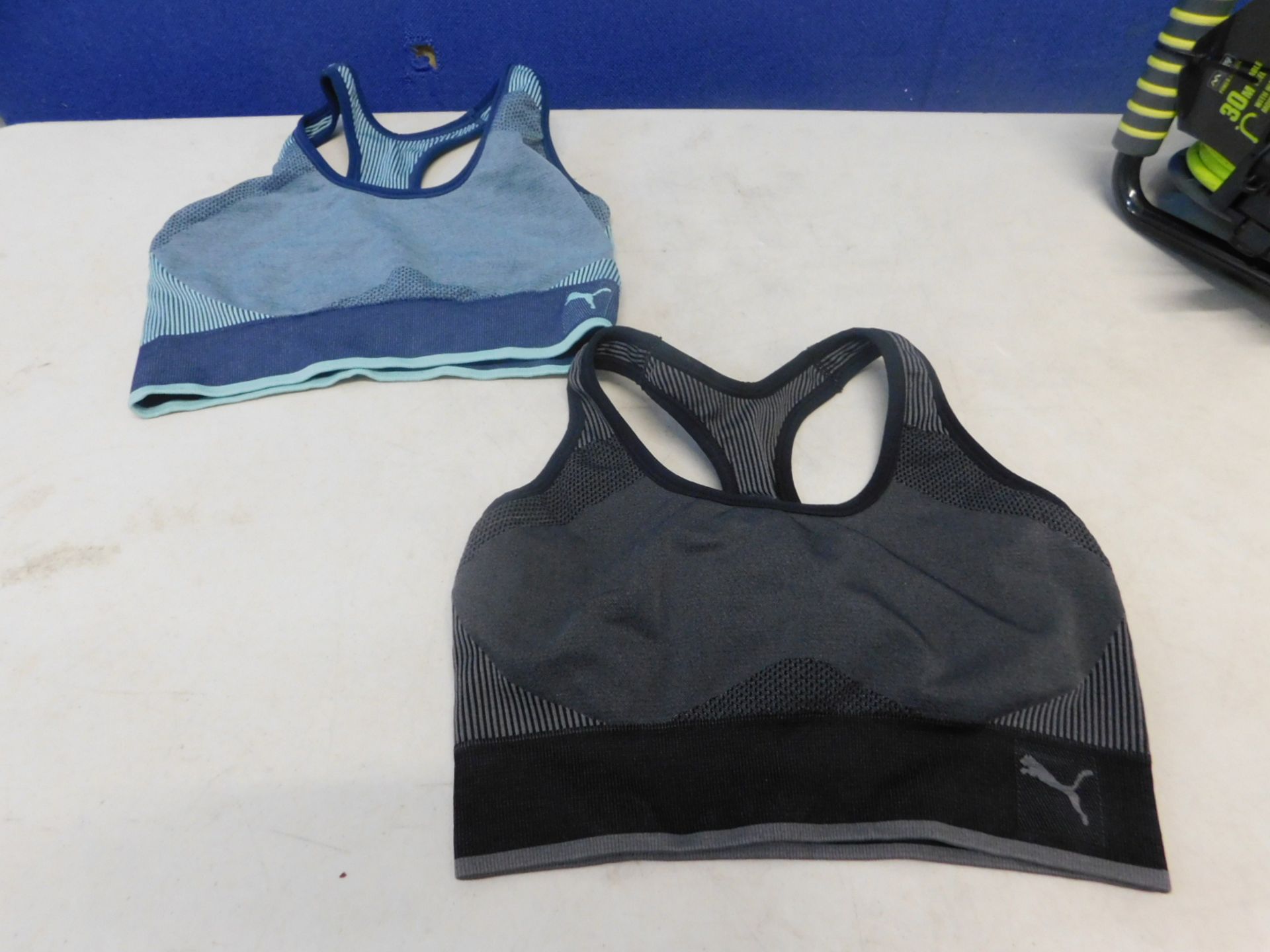 1 PAIR OF PUMA WOMEN'S PERFORMANCE SEAMLESS SPORTS BRA SIZE MEDIUM RRP Â£29.99