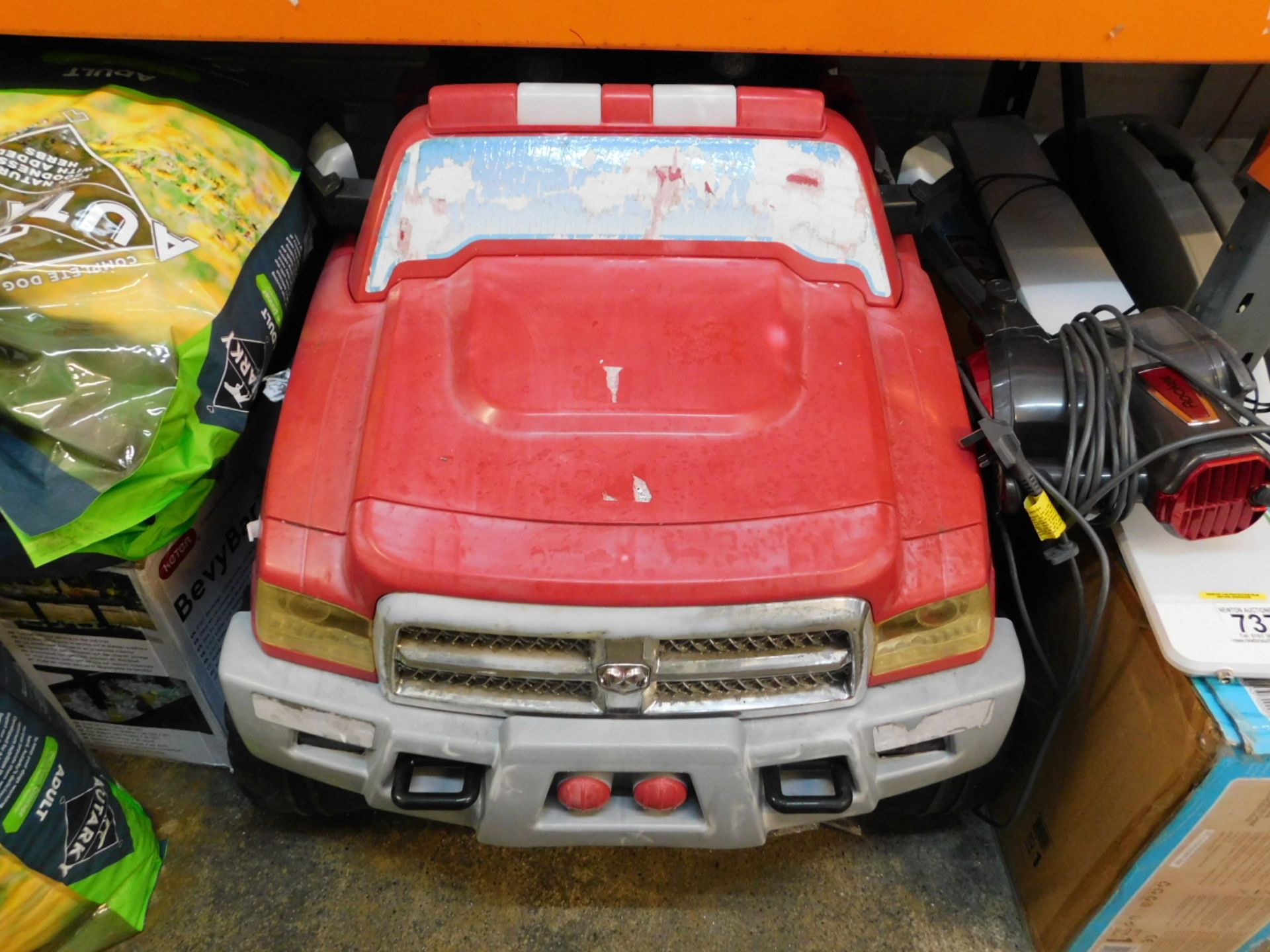 1 AVIGO RAM 3500 FIRE TRUCK 12V RIDE ON WITH CHARGER RRP Â£449 (POWERS ON/WORKING)