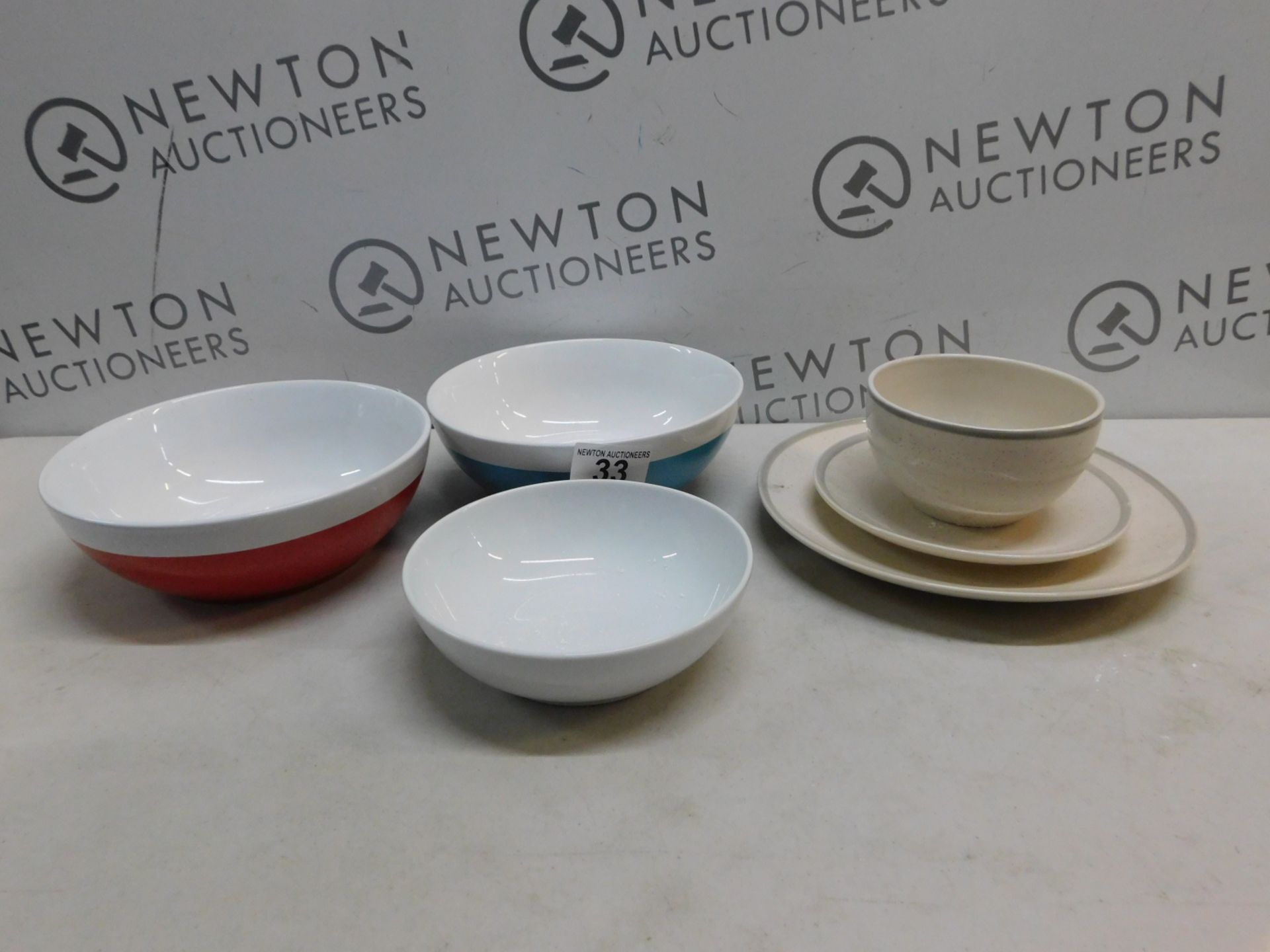 1 SET OF STONEWARE CERAMIC SERVING BOWLS AND PLATES RRP Â£29