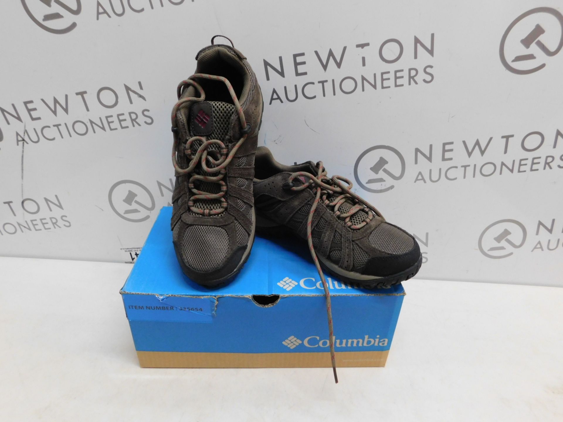 1 BOXED PAIR OF MENS COLUMBIA REDCREST WATERPROOF SHOES UK SIZE 7 RRP Â£79