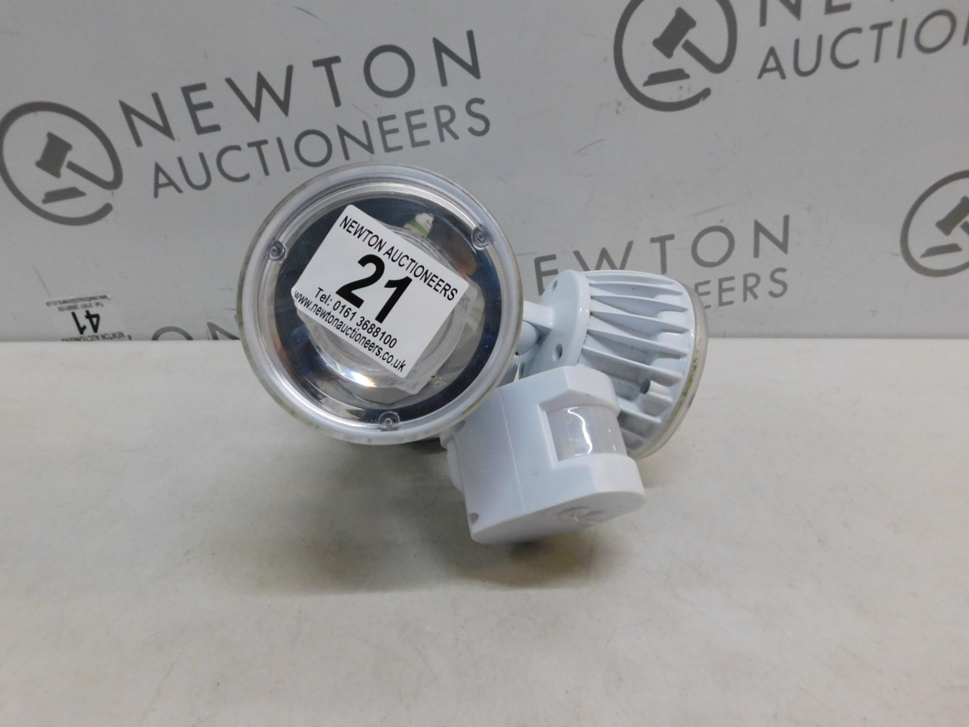 1 NIGHTWATCHER MOTION ACTIVATED SECURITY LIGHT RRP Â£89.99