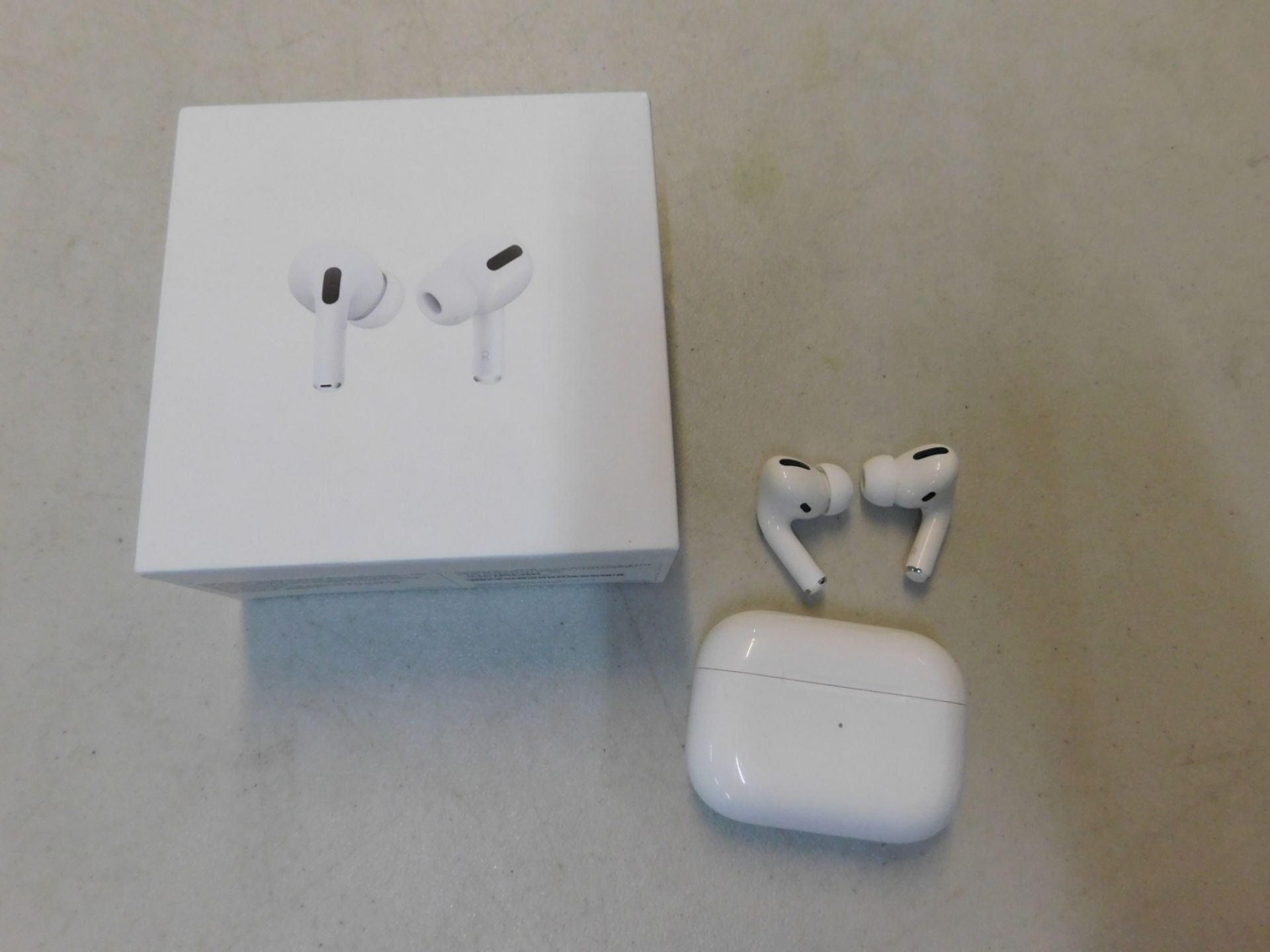 1 BOXED PAIR OF APPLE AIRPODS PRO BLUETOOTH EARPHONES WITH WIRELESS CHARGING CASE RRP Â£249.99 (