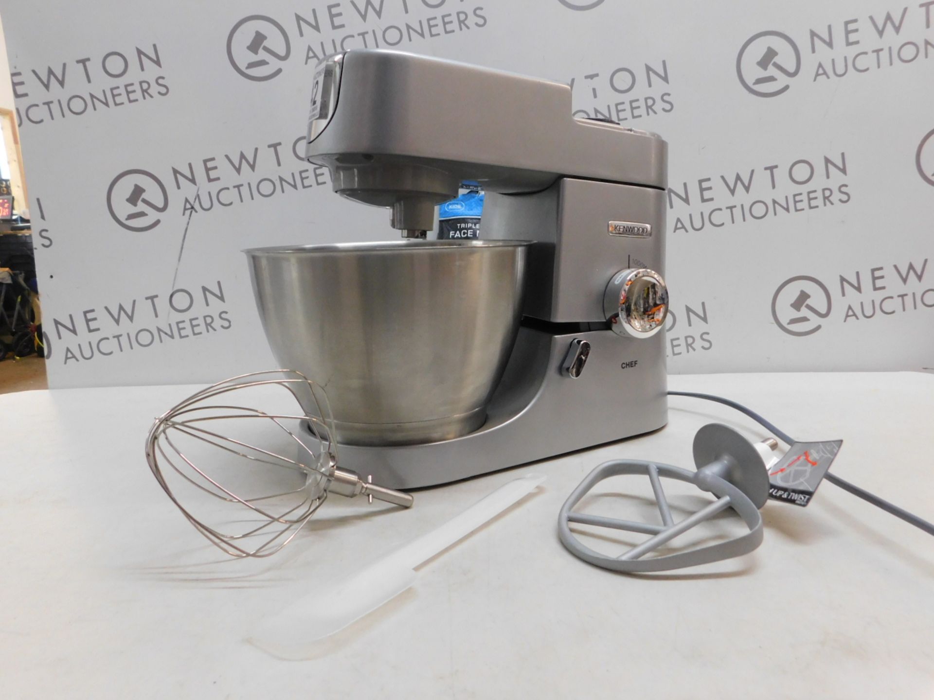 1 KENWOOD 1000W CHEF KITCHEN MACHINE KVC30 RRP Â£349