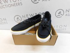 1 PAIR OF MENS PENGUIN MENS LAGUNA BOAT SHOES TRAINERS UK SIZE 7 RRP Â£39