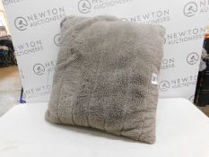 1 ARLEE HOME FASHION LARGE PILLOW RRP Â£29.99 (HAS A RIP)