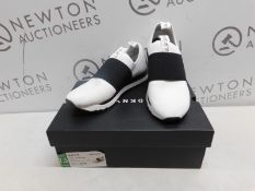 1 BOXED PAIR OF DKNY WOMENS JAYLA-SLIP ON TRAINERS UK SIZE 5 RRP Â£89.99