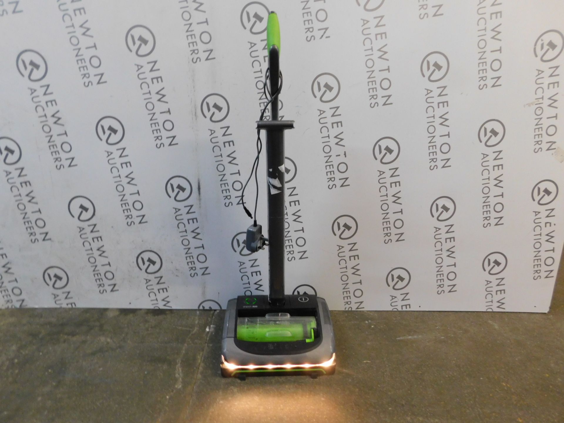 1 GTECH AIR RAM AR29 CORDLESS VACUUM CLEANER WITH CHARGER RRP Â£249