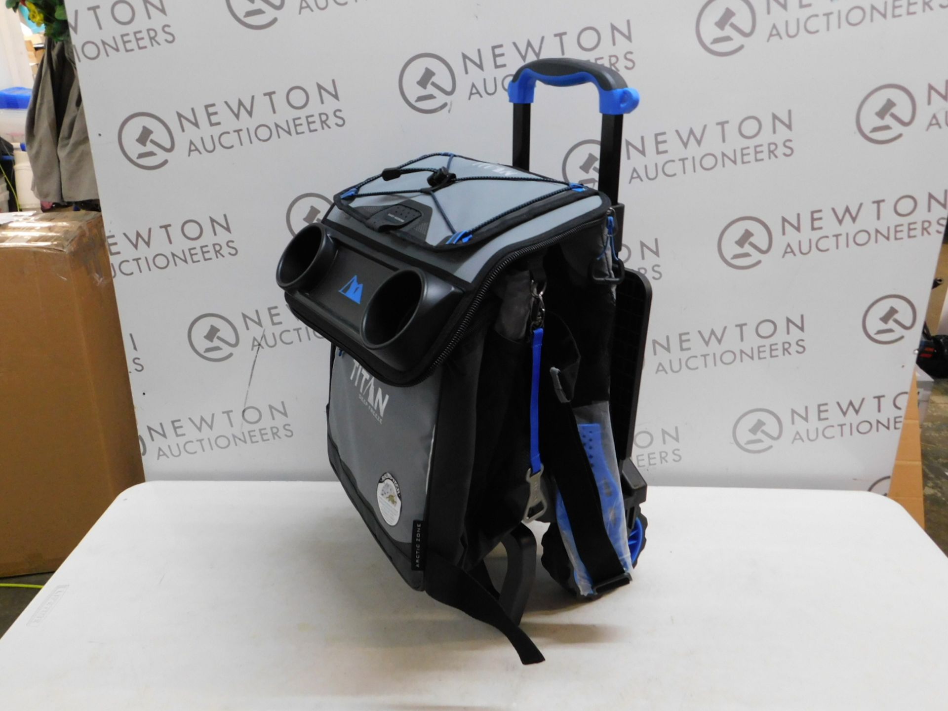 1 TITAN 22.5 LITRE 60 CAN ROLLING COOLER WITH ALL TERRAIN CART RRP Â£59