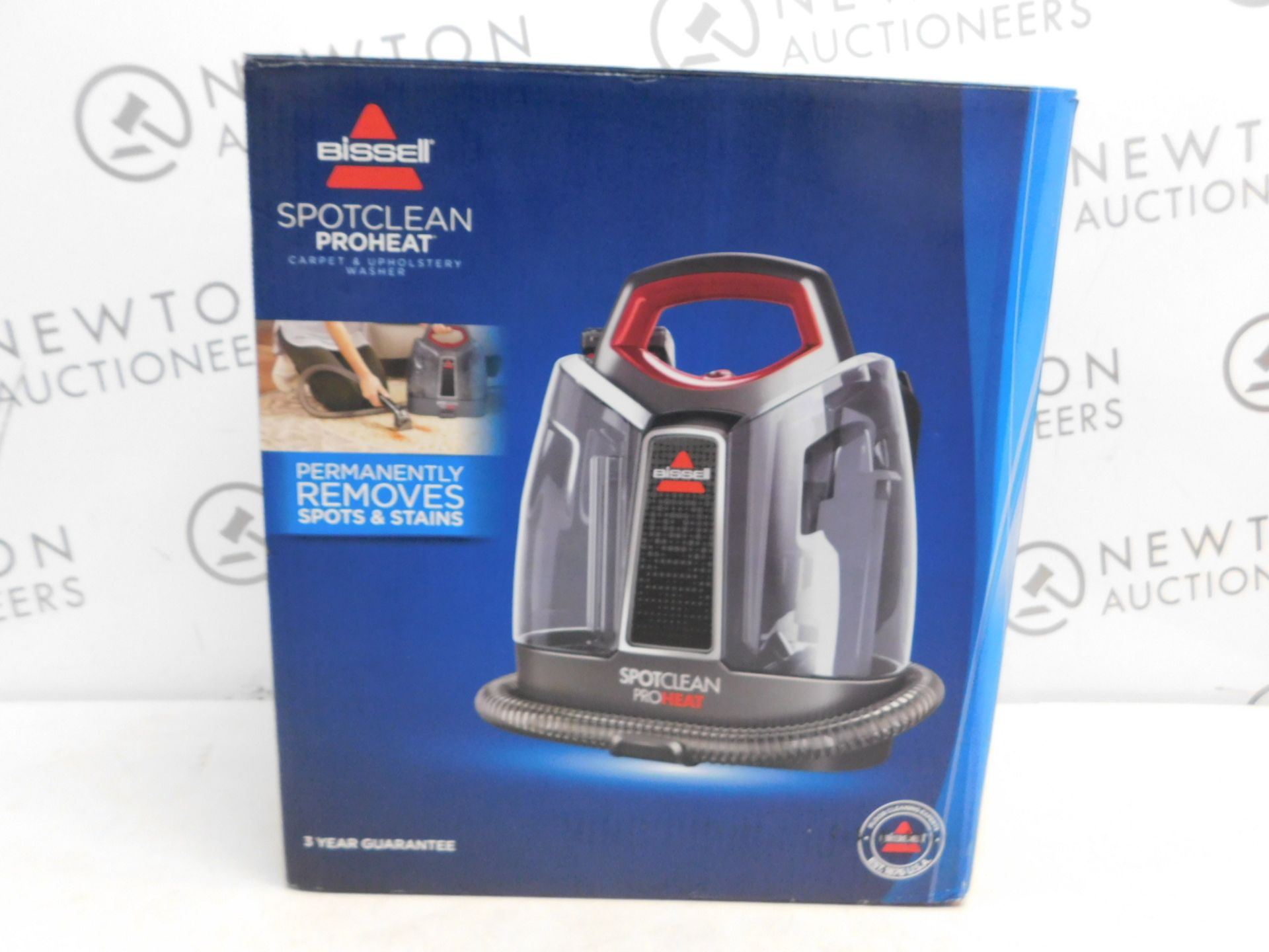 1 BOXED BISSELL SPOTCLEAN PROHEAT PORTABLE SPOT AND STAIN CARPET CLEANER RRP Â£199 (POWERS ON)