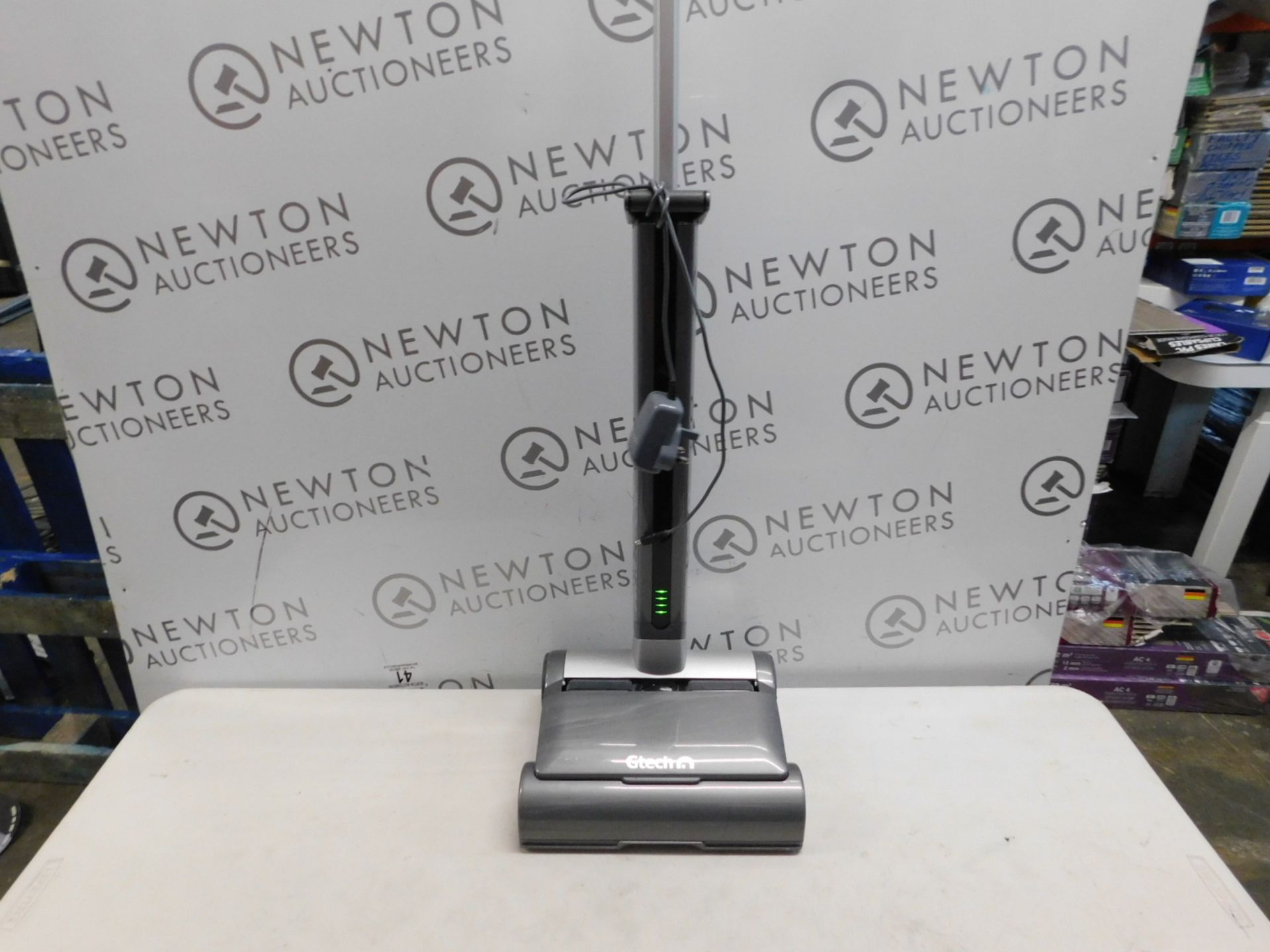 1 GTECH AIR RAM AR02 CORDLESS VACUUM CLEANER WITH CHARGER RRP Â£249