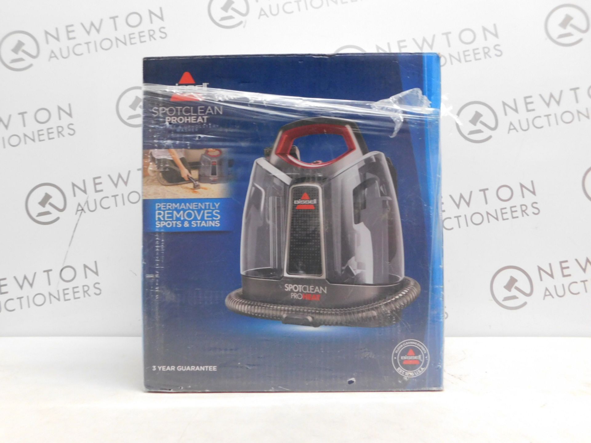 1 BOXED BISSELL SPOTCLEAN PROHEAT PORTABLE SPOT AND STAIN CARPET CLEANER RRP Â£199 (POWERS ON)