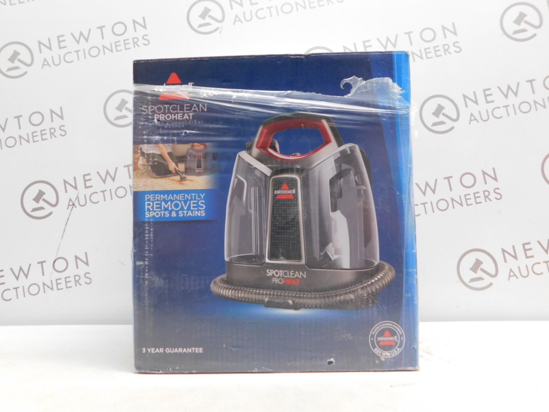 1 BOXED BISSELL SPOTCLEAN PROHEAT PORTABLE SPOT AND STAIN CARPET CLEANER RRP Â£199 (POWERS ON)