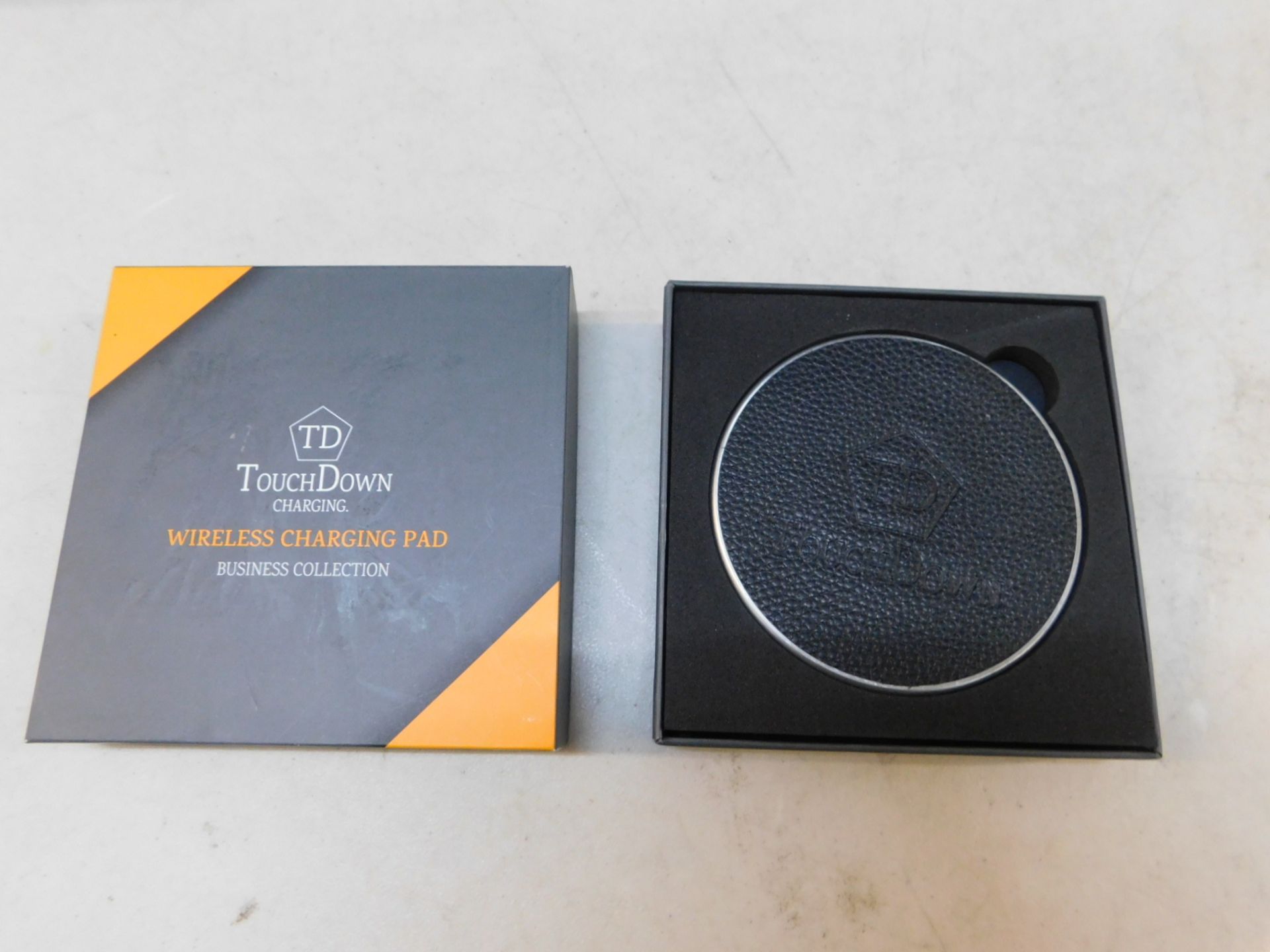 1 BOXED TD TOUCHDOWN WIRELESS CHARGING PAD RRP Â£29.99