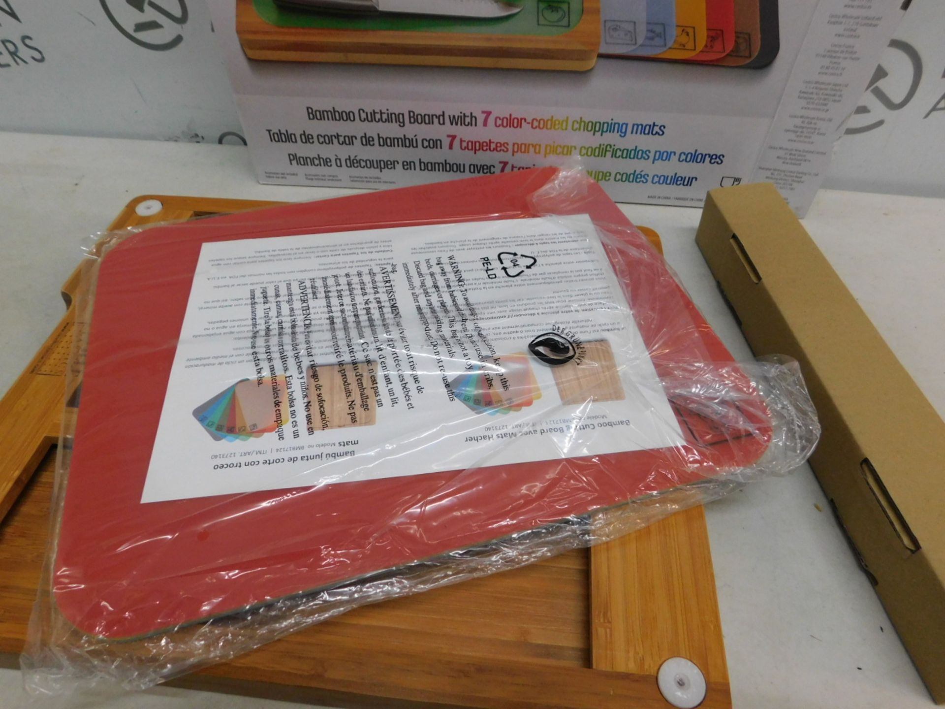 1 BOXED SEVILLE CLASSICS BAMBOO CHOPPING BOARD WITH 7 (APPROX) COLOUR-CODED MATS RRP Â£29.99 - Image 3 of 4