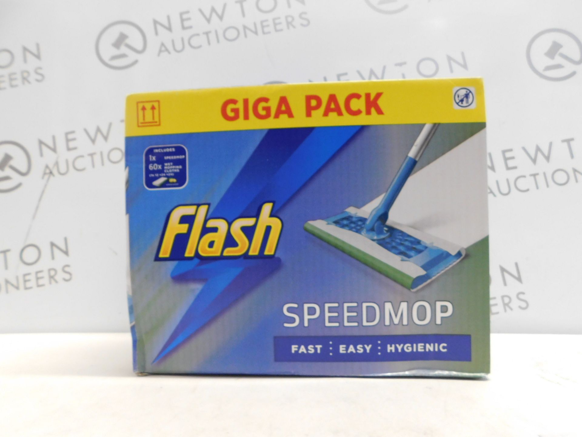 1 BOXED FLASH SPEEDMOP GIGA PACK WITH WET MOPPING CLOTHS RRP Â£44.99