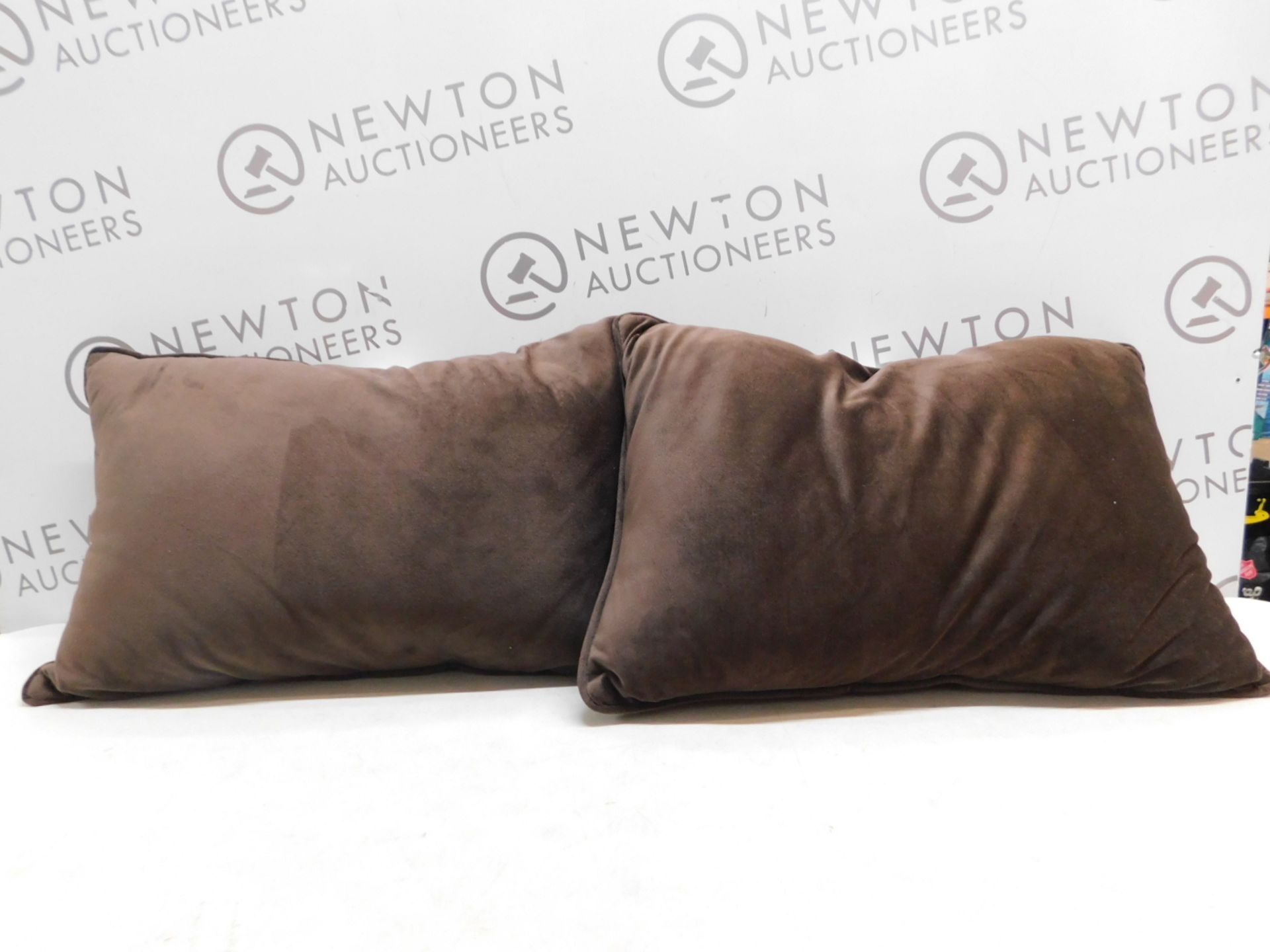 2 ARLEE HOME FASHIONS RECTANGLE VELVET LUXURIOUS BROWN REST SUPPORT CUSHIONS RRP Â£12.99