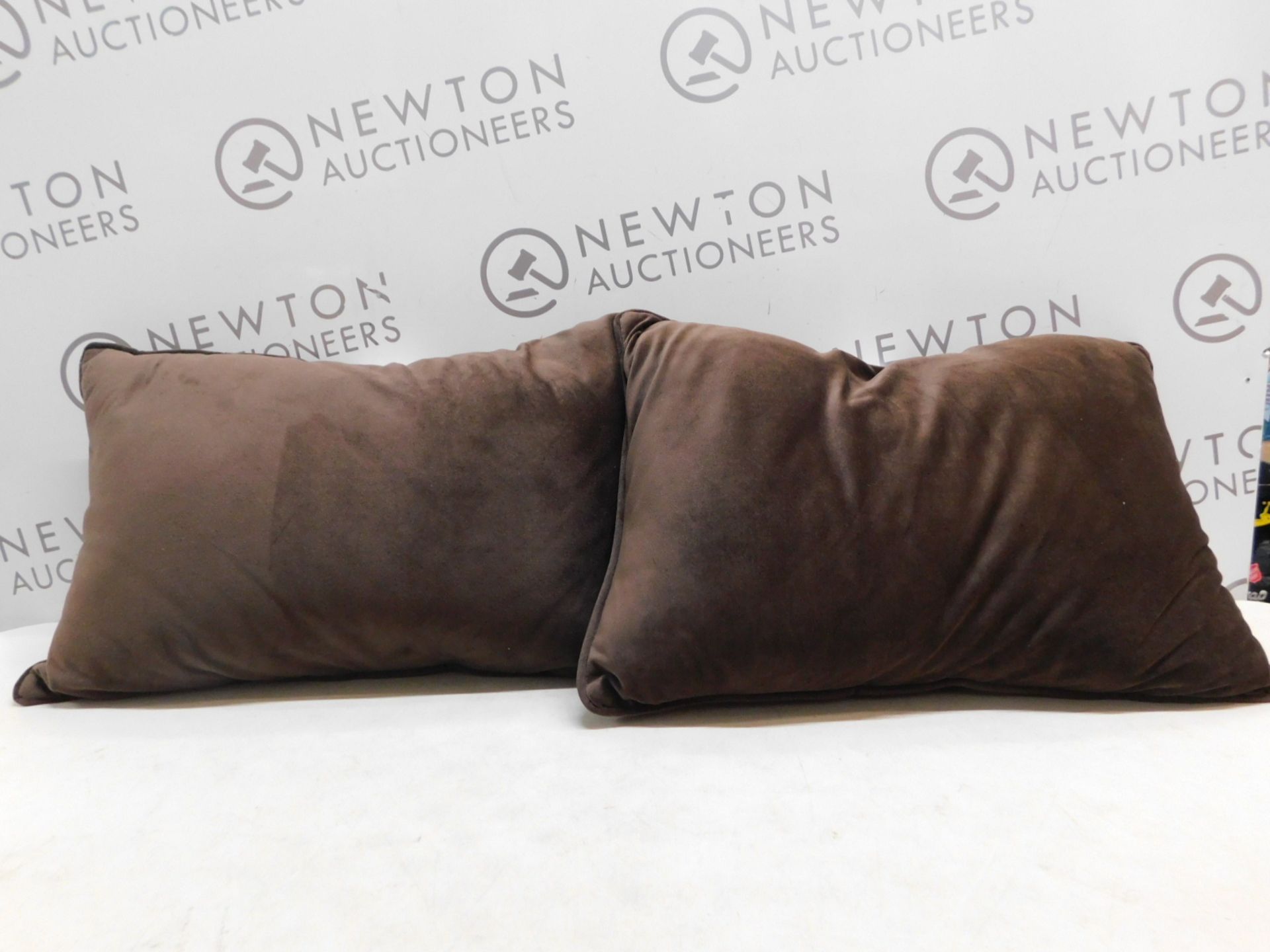 2 ARLEE HOME FASHIONS RECTANGLE VELVET LUXURIOUS BROWN REST SUPPORT CUSHIONS RRP Â£12.99