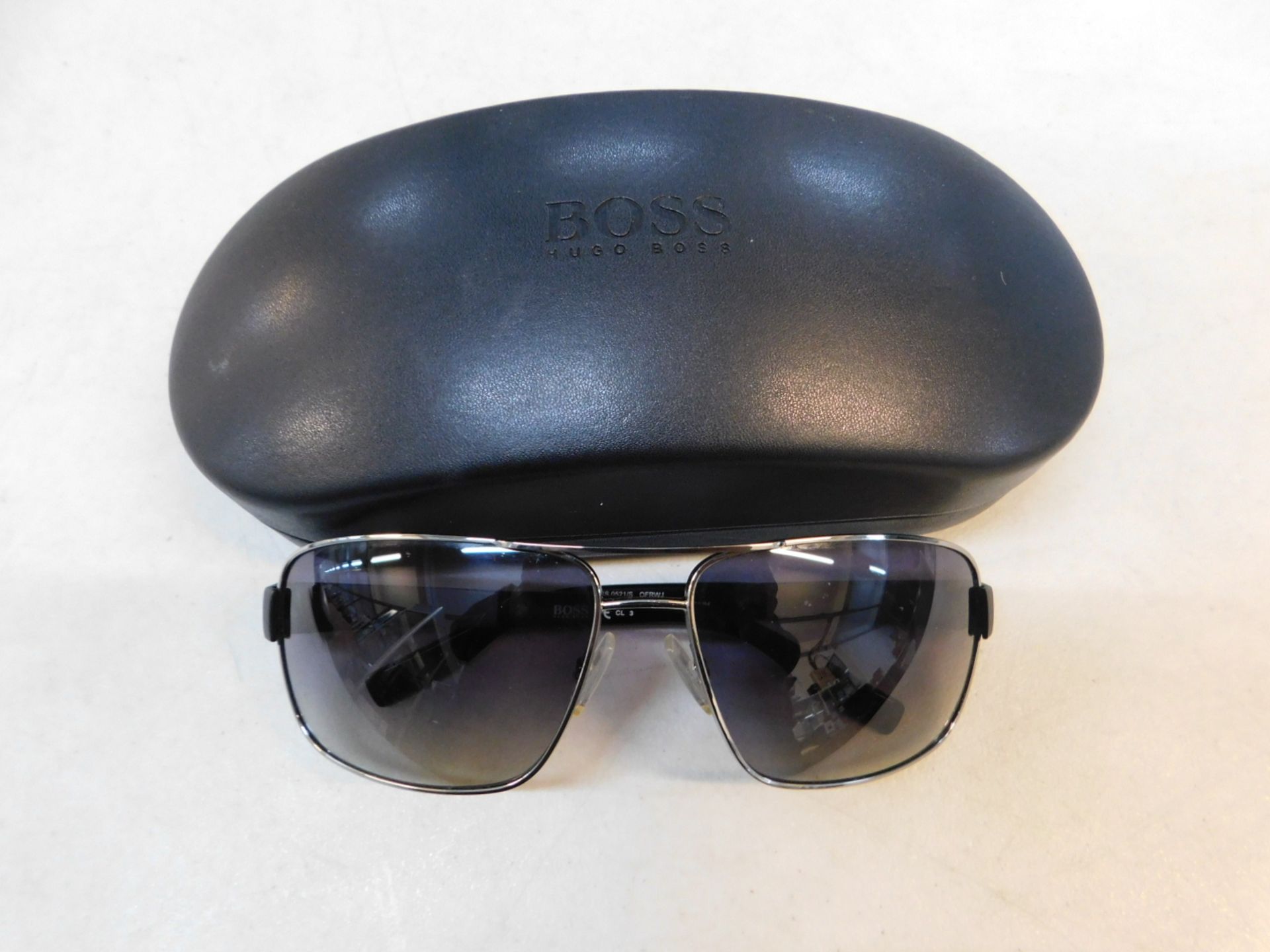 1 PAIR OF HUGO BOSS GENTS SUNGLASSES WITH CASE MODEL 0521/S RRP Â£129