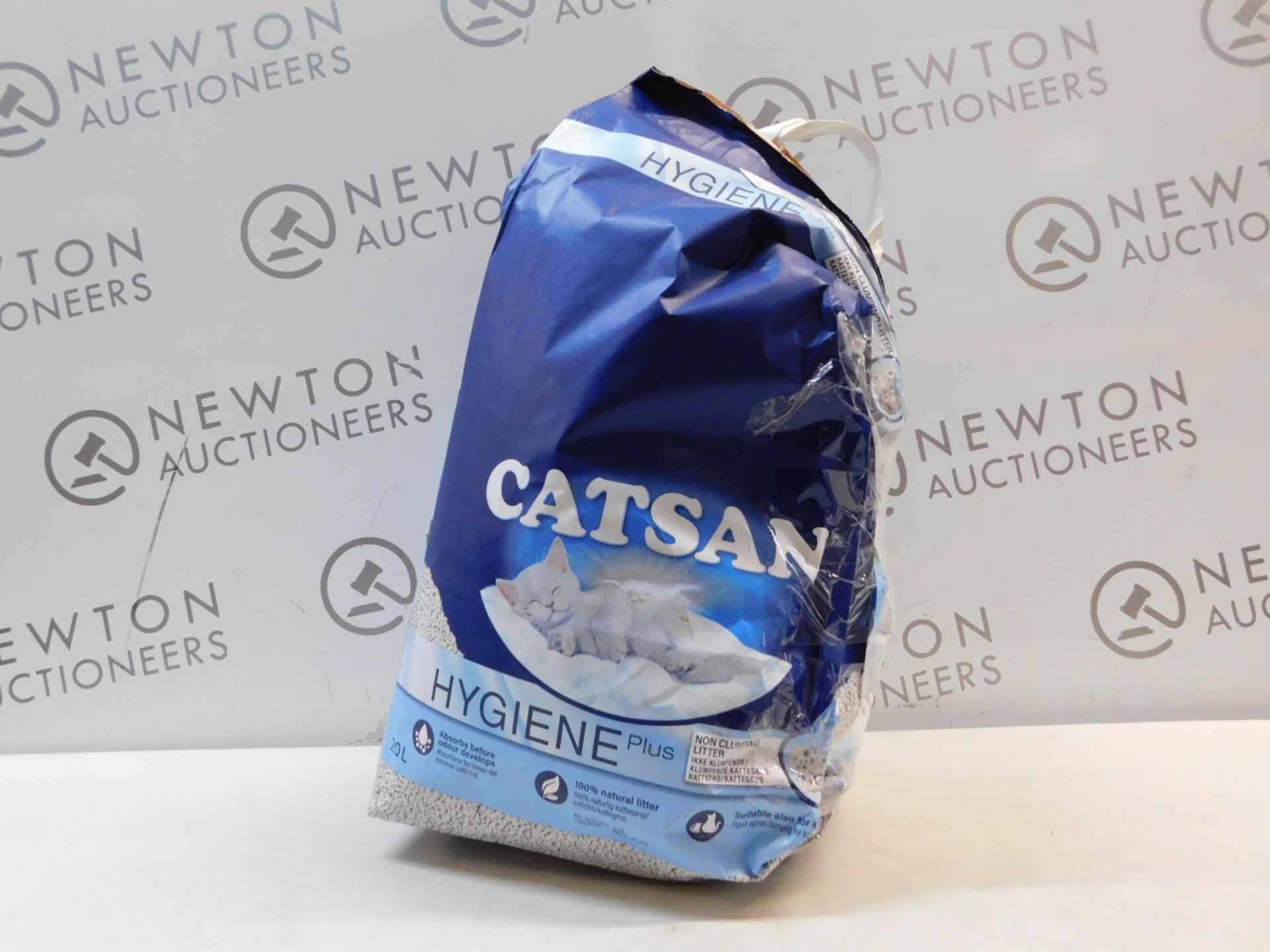 1 BAG OF CATSAN CAT LITTER RRP Â£34.99